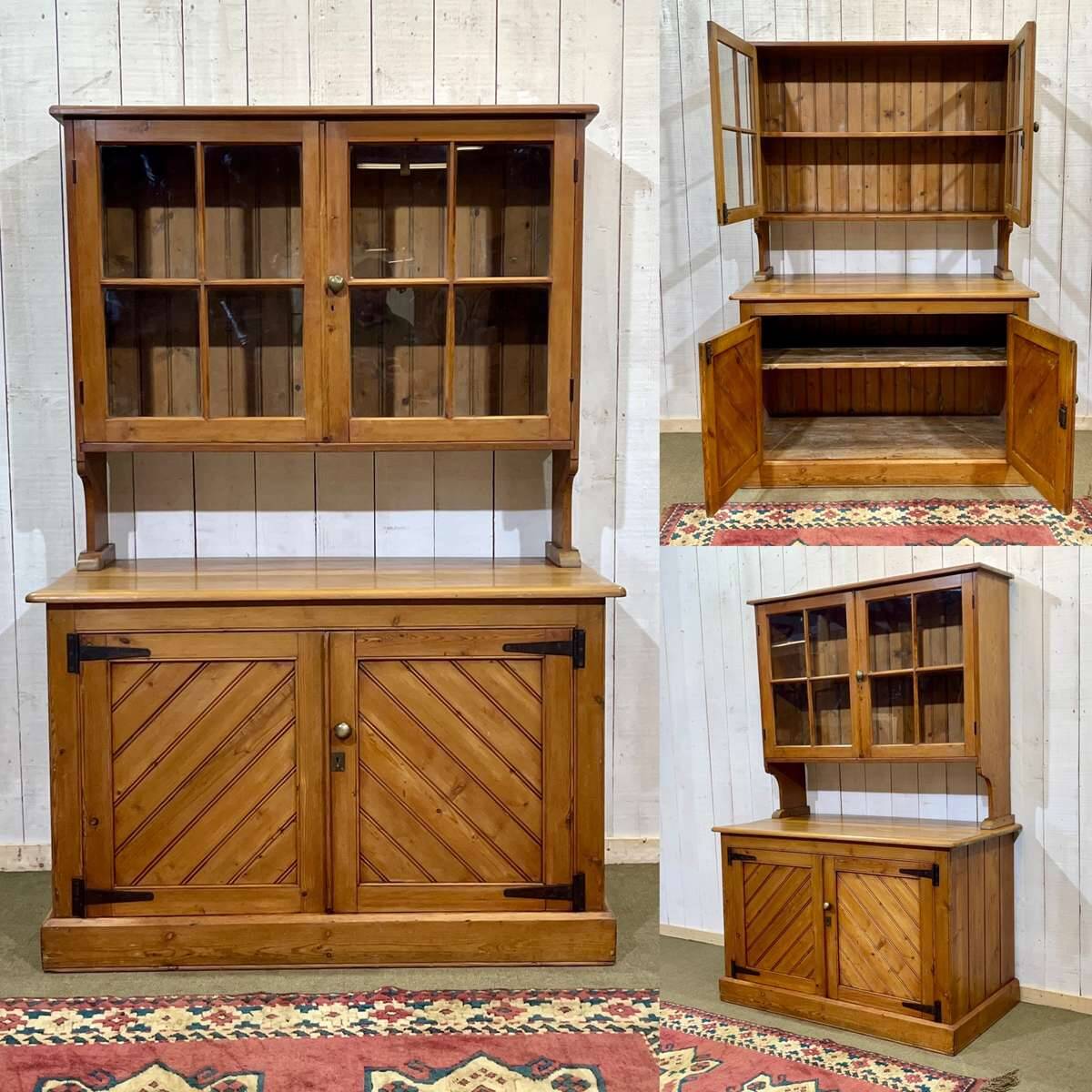 Buffet 2 corps anglais en sapin et noyer des années 1930