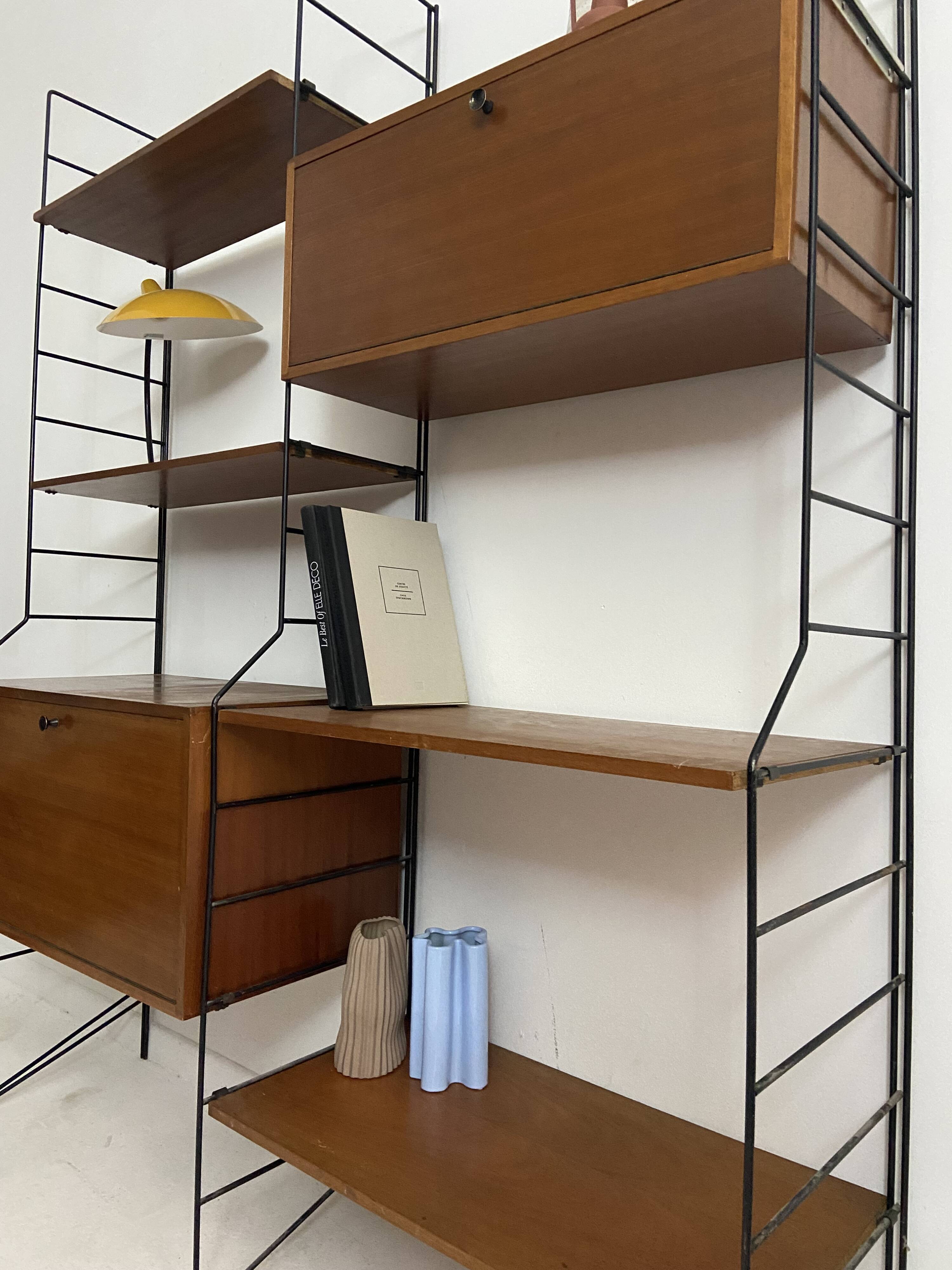 Bibliothèque vintage string en métal et teck