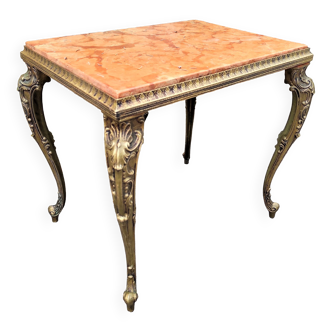 Coffee table with curved legs and pink marble top
