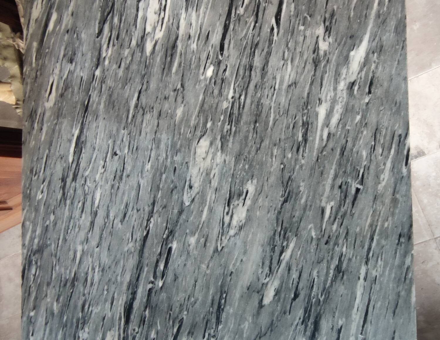 Old 4 drawer chest of drawers with marble top