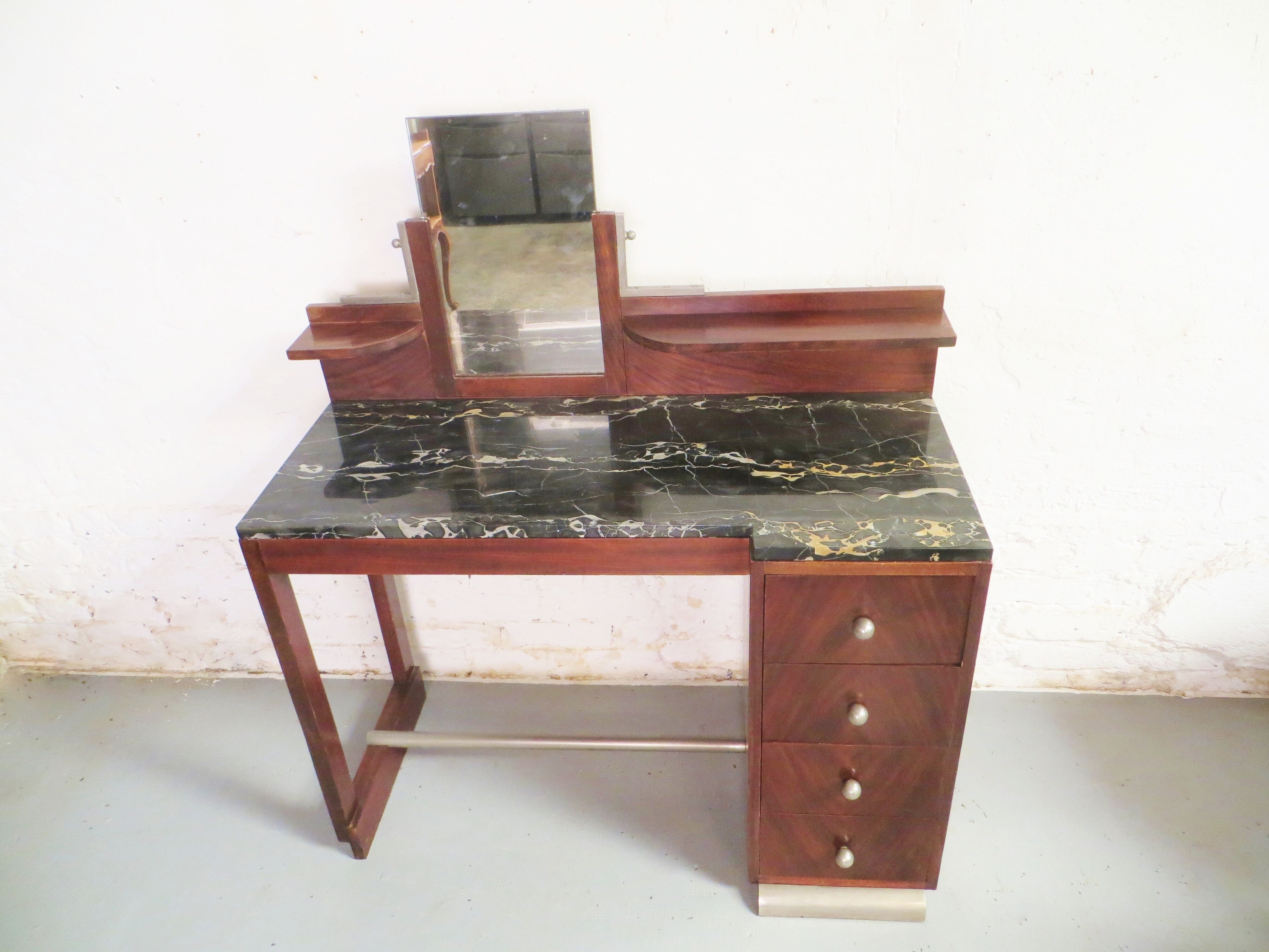 Hairdresser art deco years 30