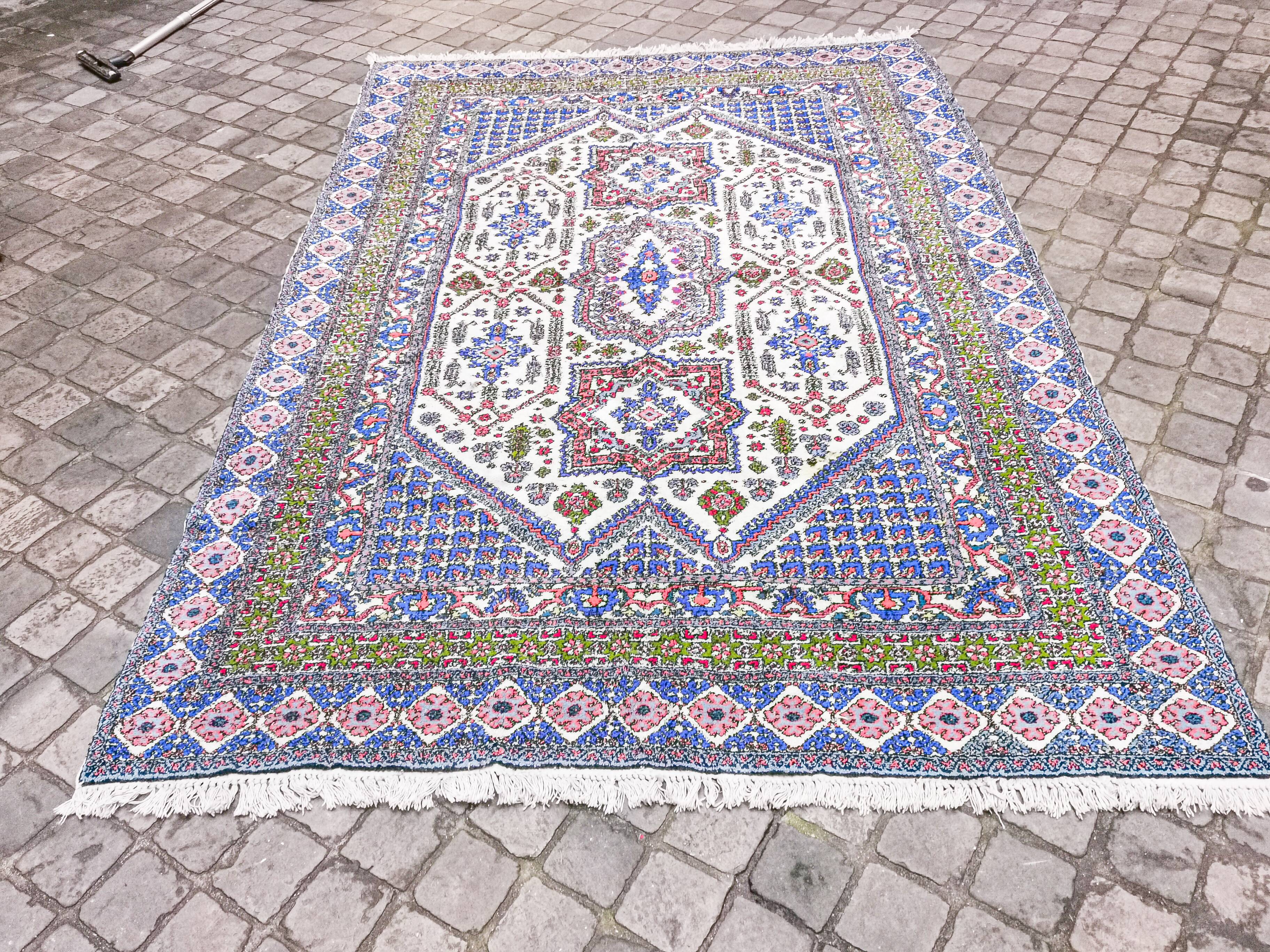 Handmade East carpet North Africa 307 x 208 cm