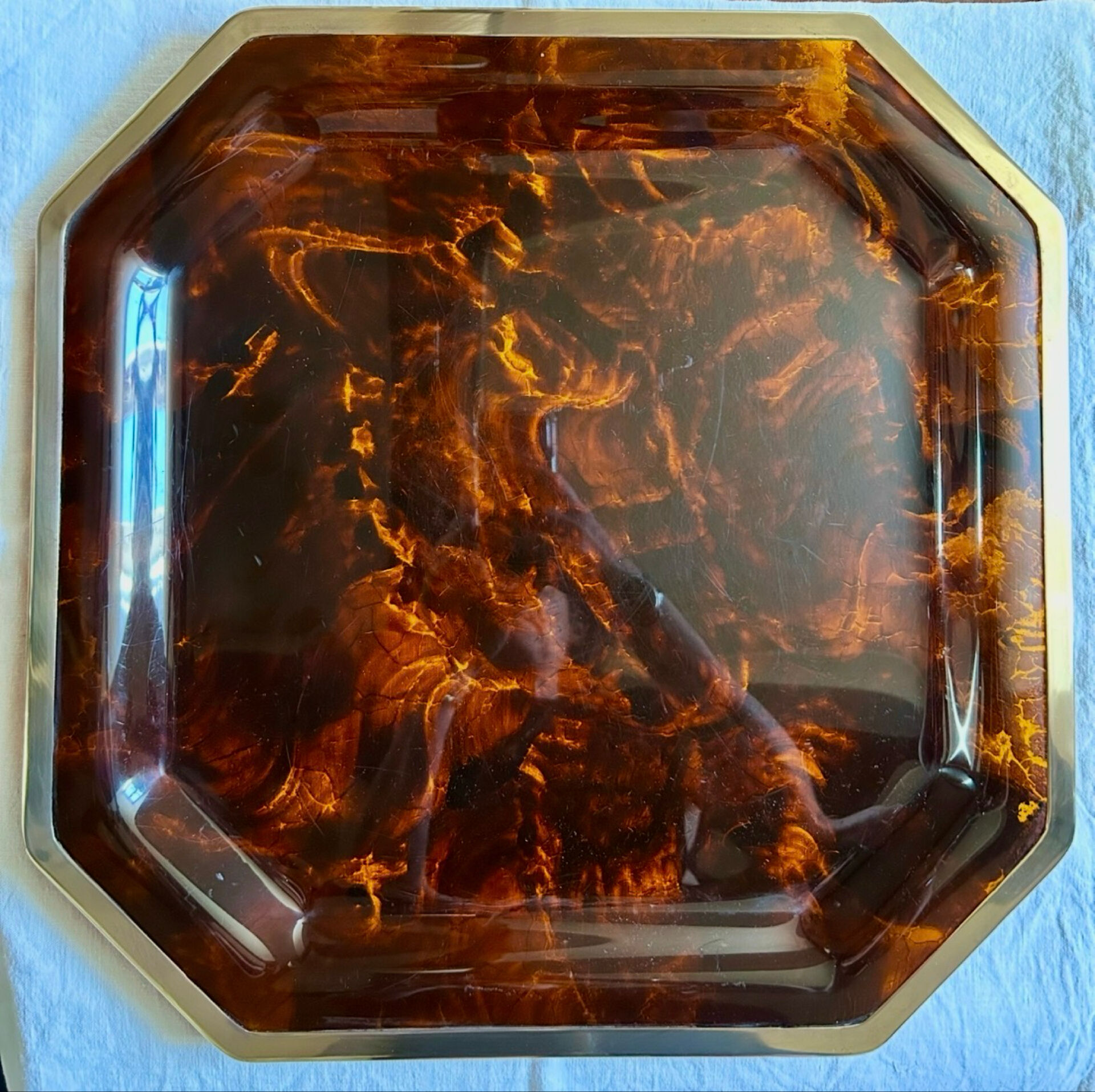 Lucite plateau