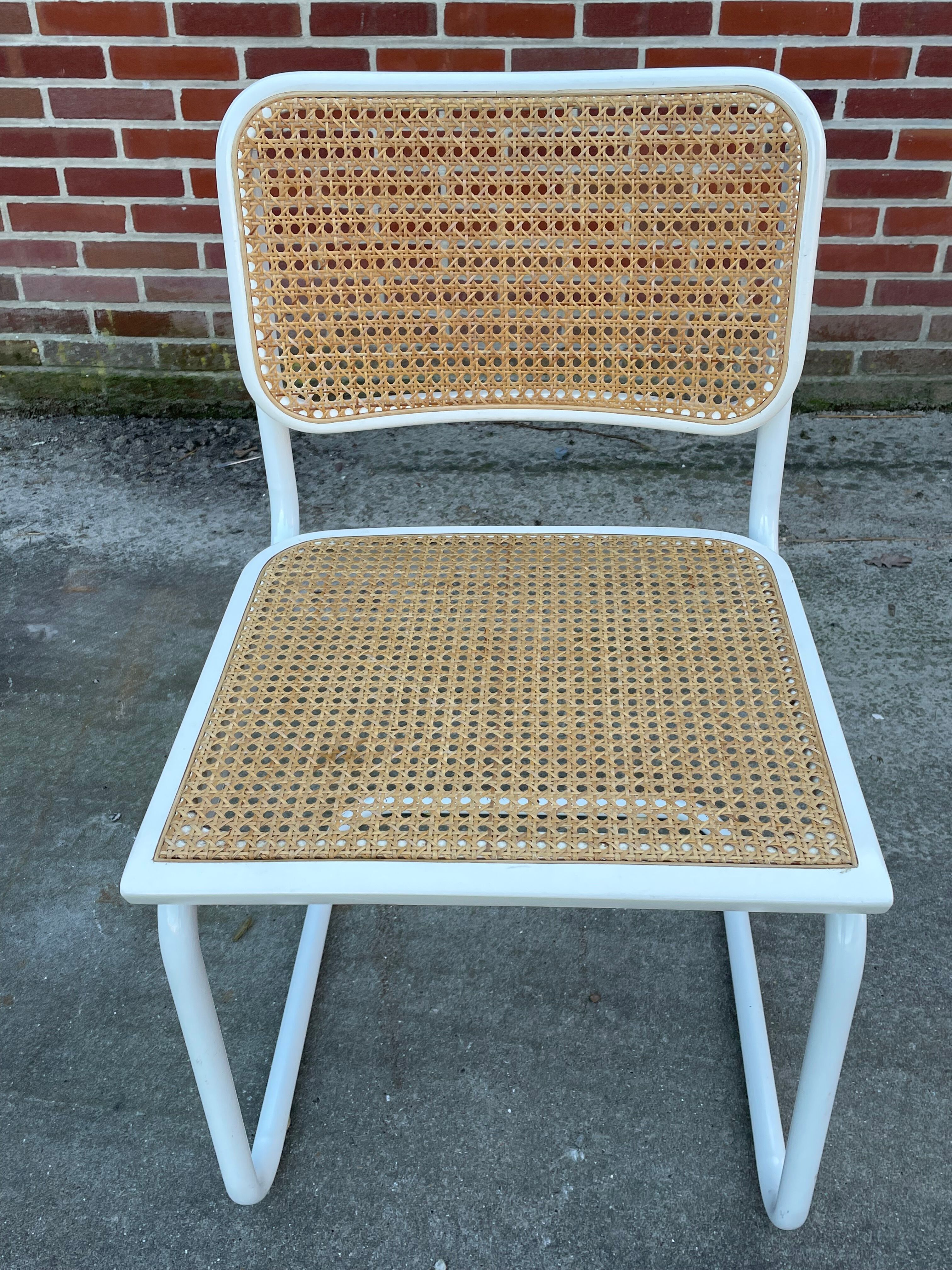 Set of 4 Cesca b32 model chairs in white