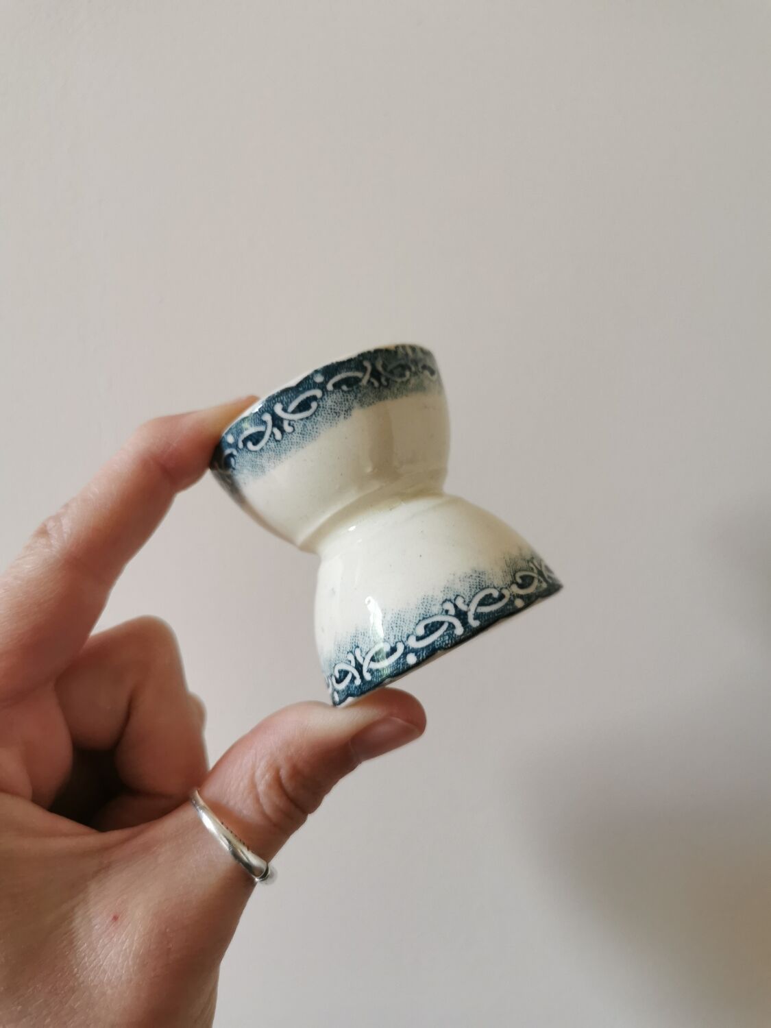 Coquetier diabolo ancien terre de fer