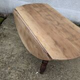 Folding oval coffee table