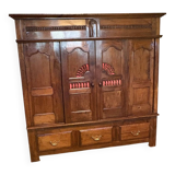 Breton closed bed library