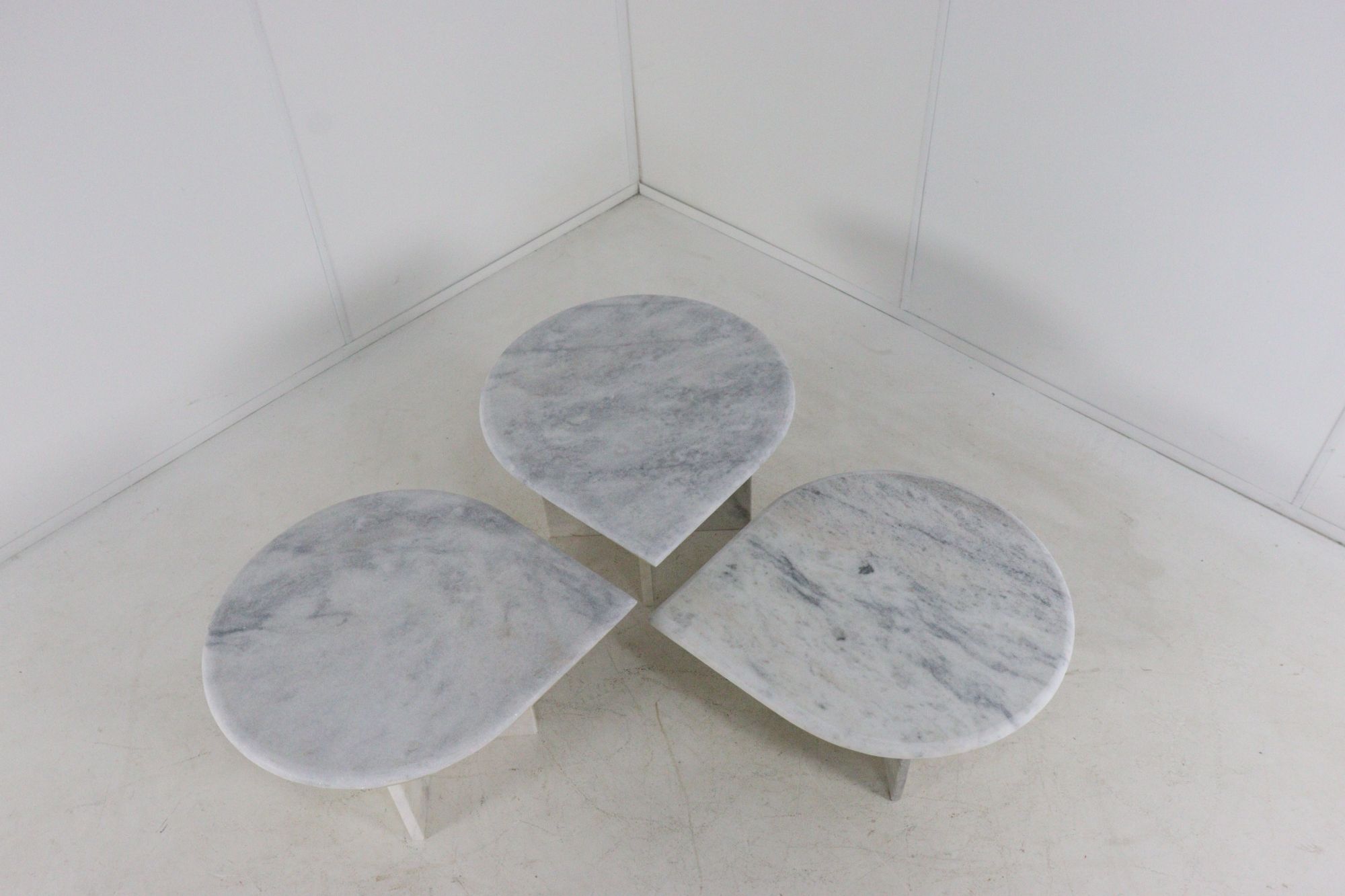 Ensemble de 3 tables d'appoint en marbre en forme de goutte d'eau, table basse vintage.