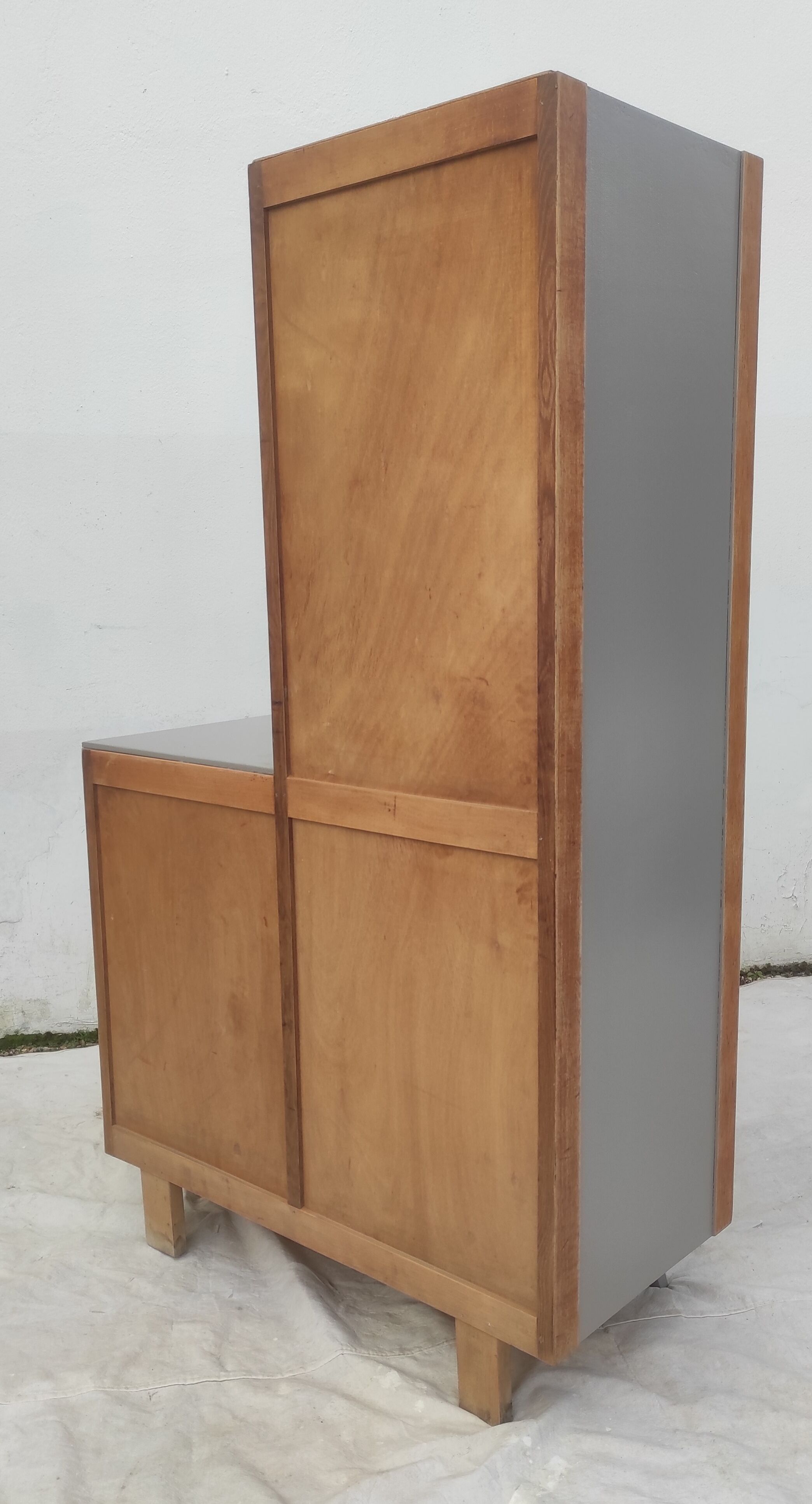 Armoire vintage