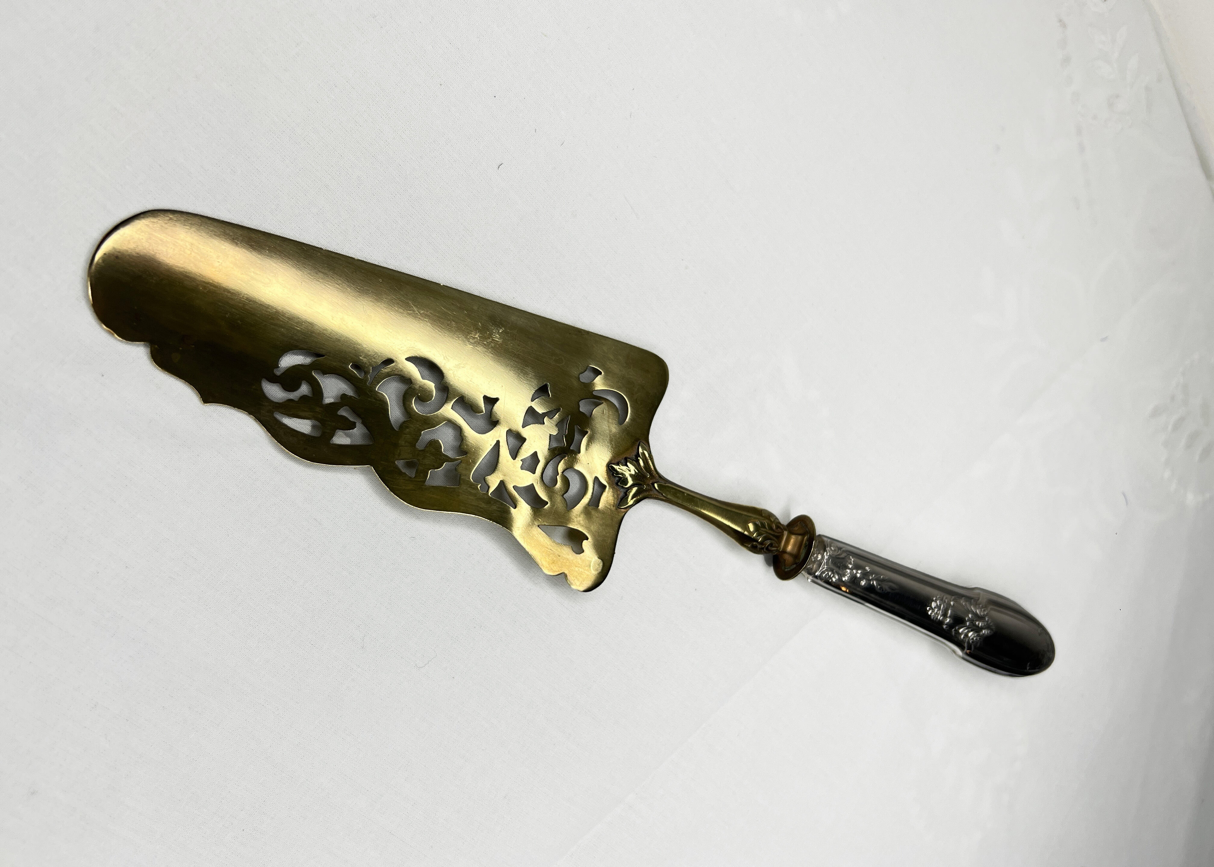 Silver metal pie shovel