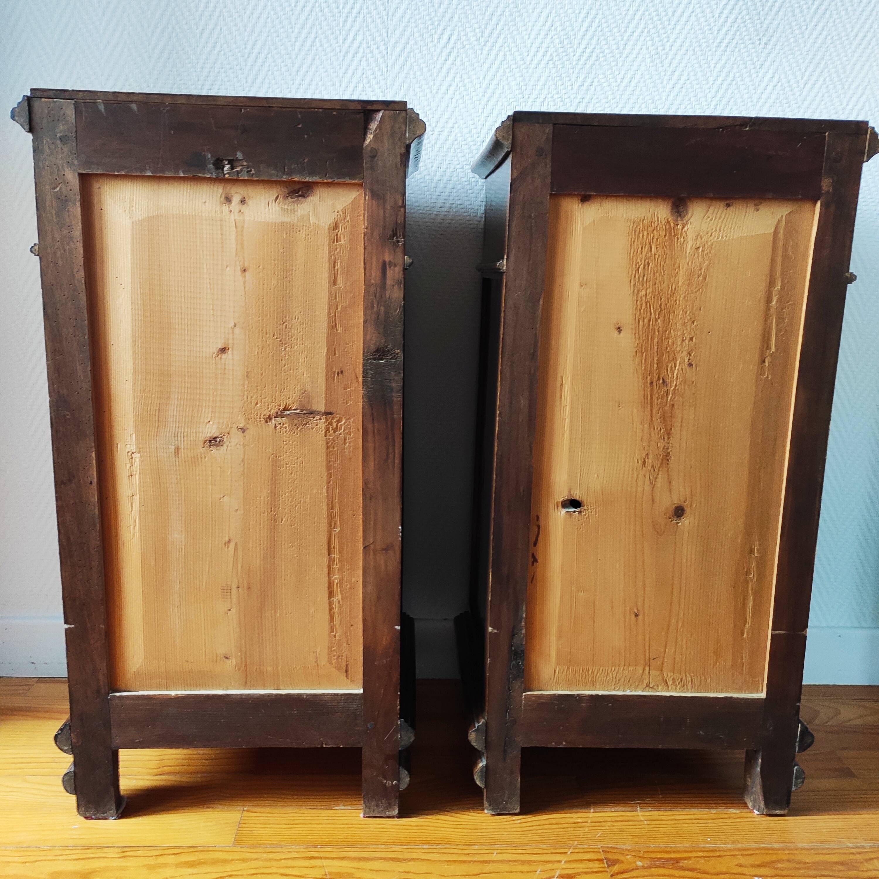 Pair of early 20th century Italian bedside tables in walnut