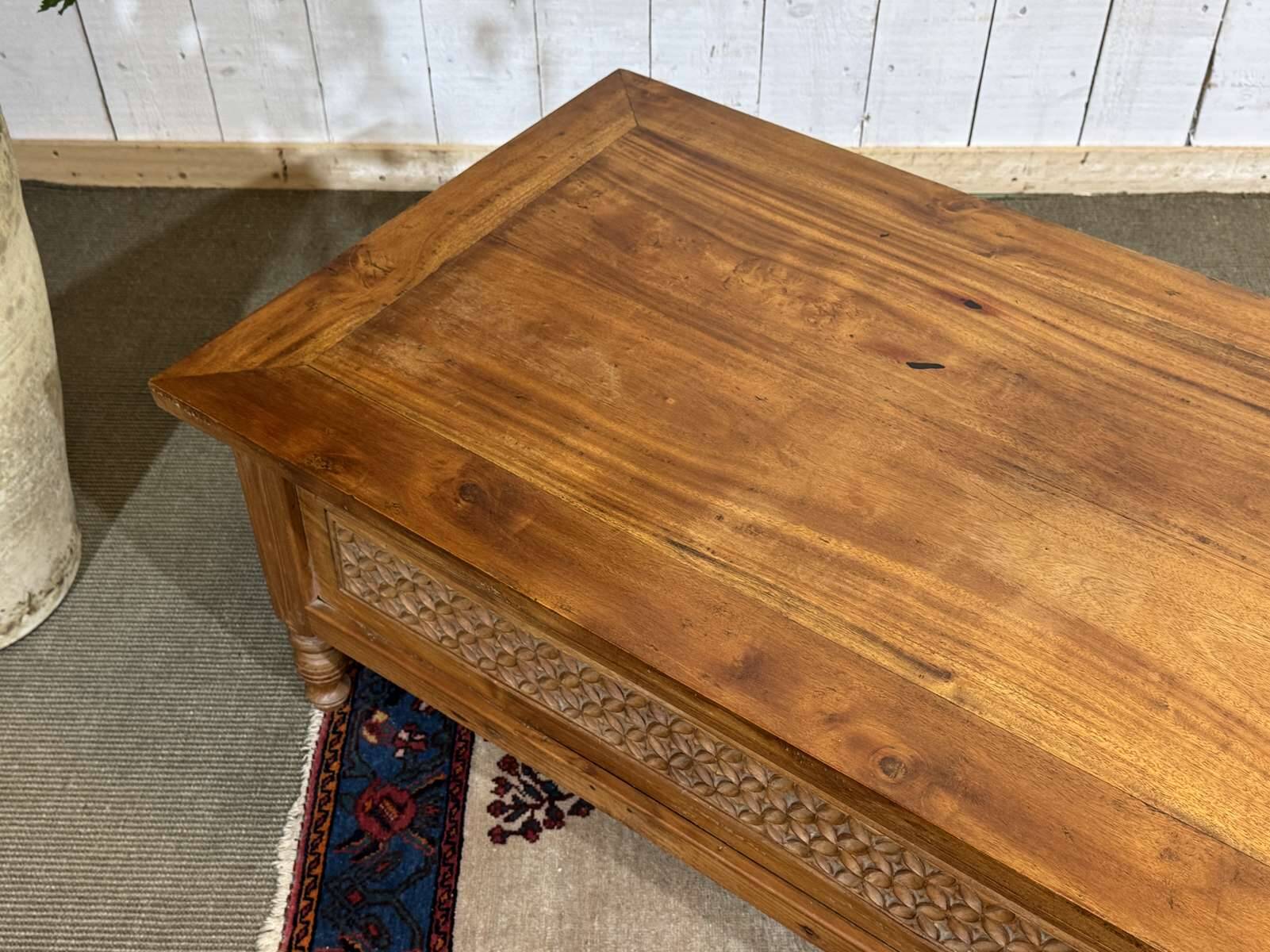 Teak coffee table, Indian craftsmanship from the 1970s.