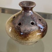 Vase pique fleur en grès
