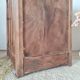 Buffet parisien bas ancien en bois patiné - intérieur fleuri