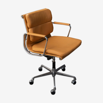 Armchair Soft Pad EA 217 by Charles & Ray Eames - Vitra