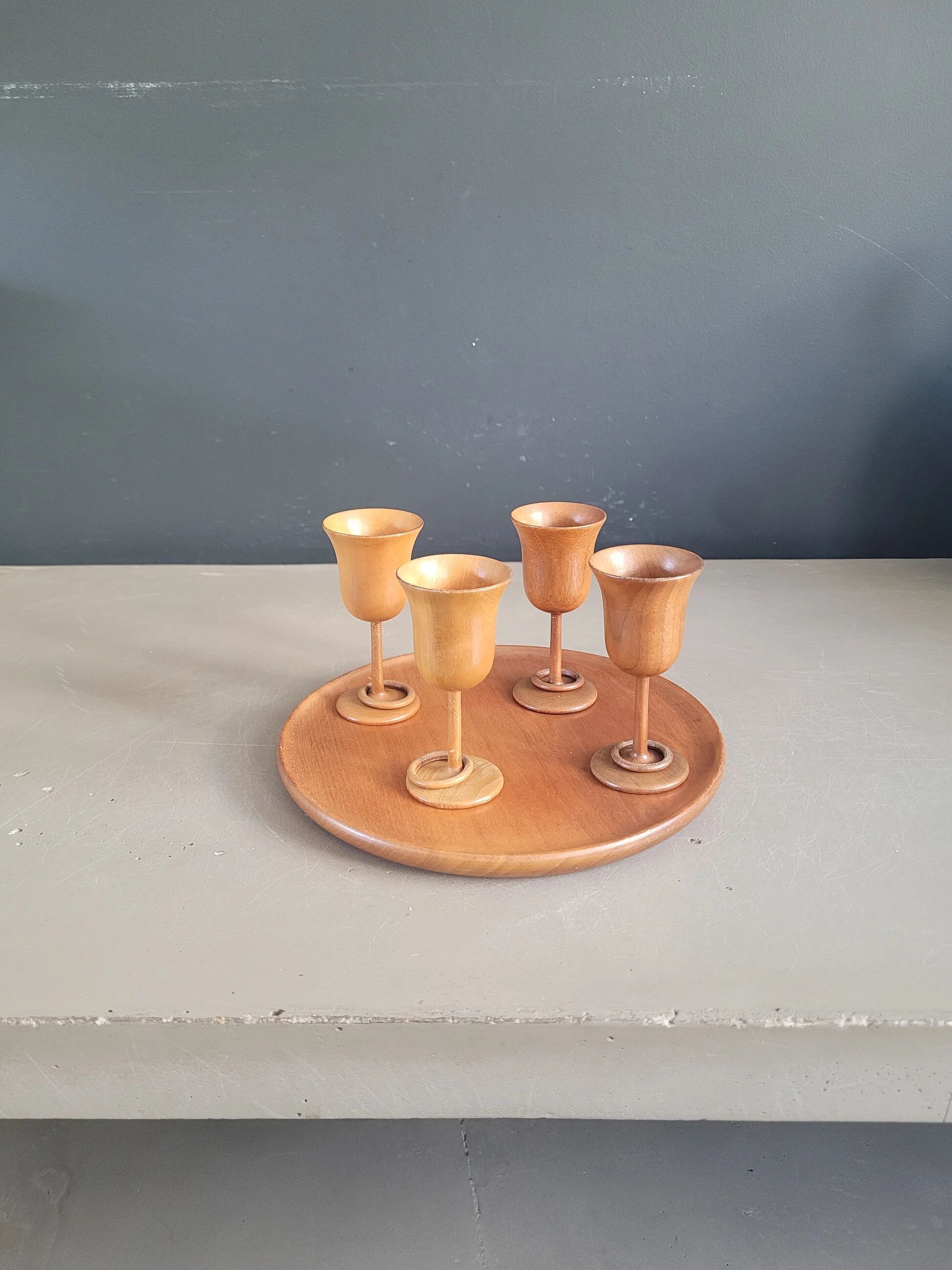 Ensemble 4 verres à liqueur + plateau en bois tourné Clay Compton, Gatlinburg, Tennessee