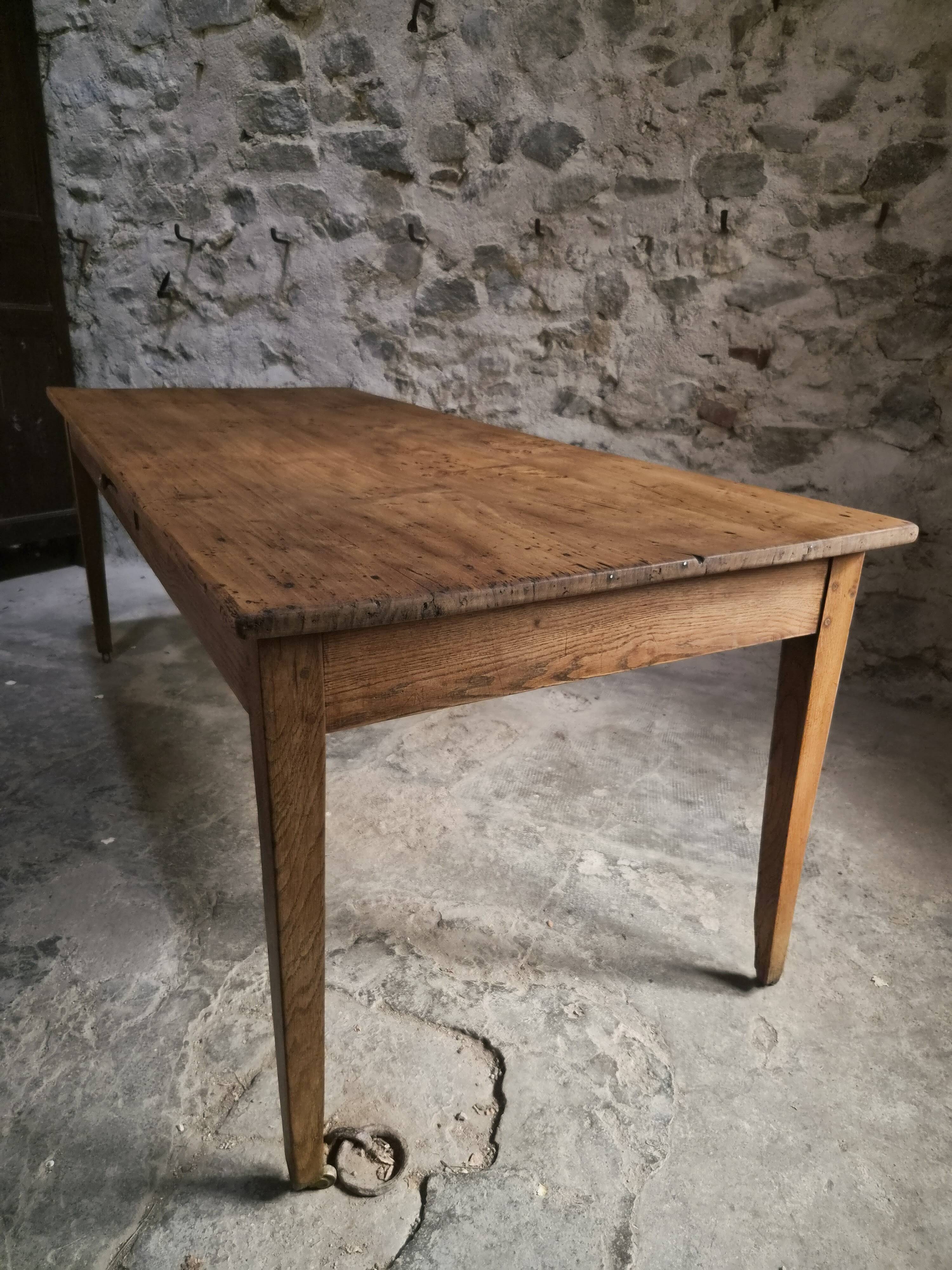 Antique French farmhouse dining table in oak and poplar, 1850–1900