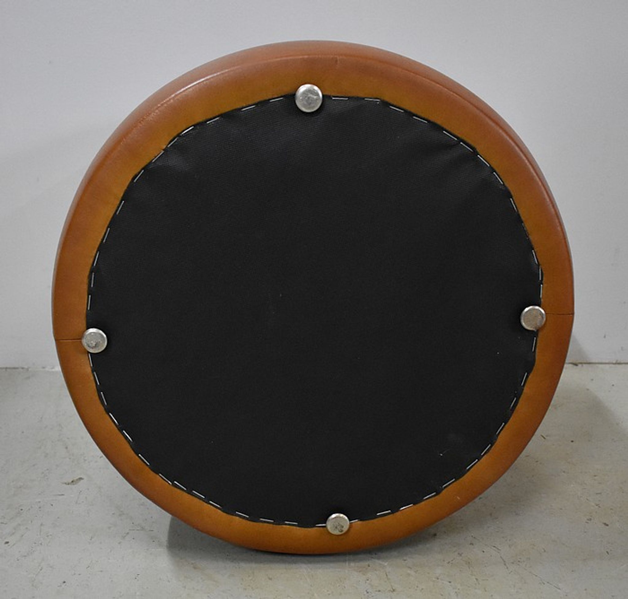 Sheep leather pouf