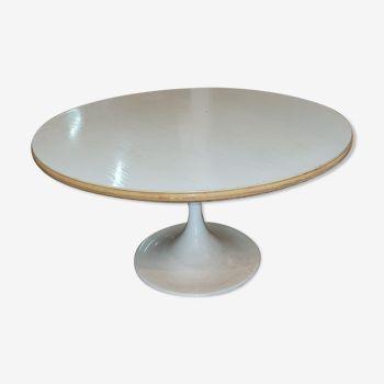 Table basse pied tulipe