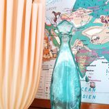 Grande carafe en verre bleuté
