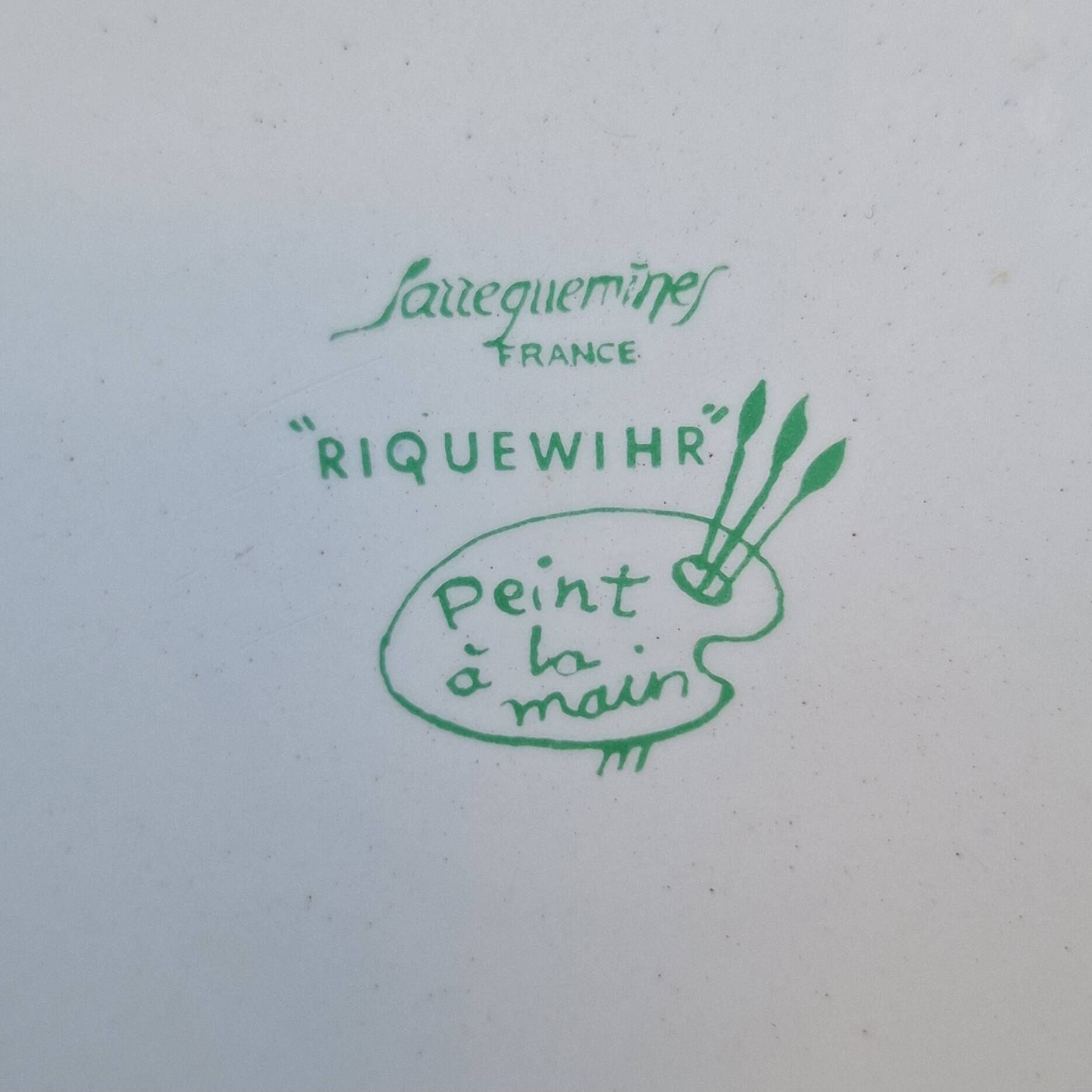 Set of 3 earthenware dishes from Sarreguemines, Riquewihr model.