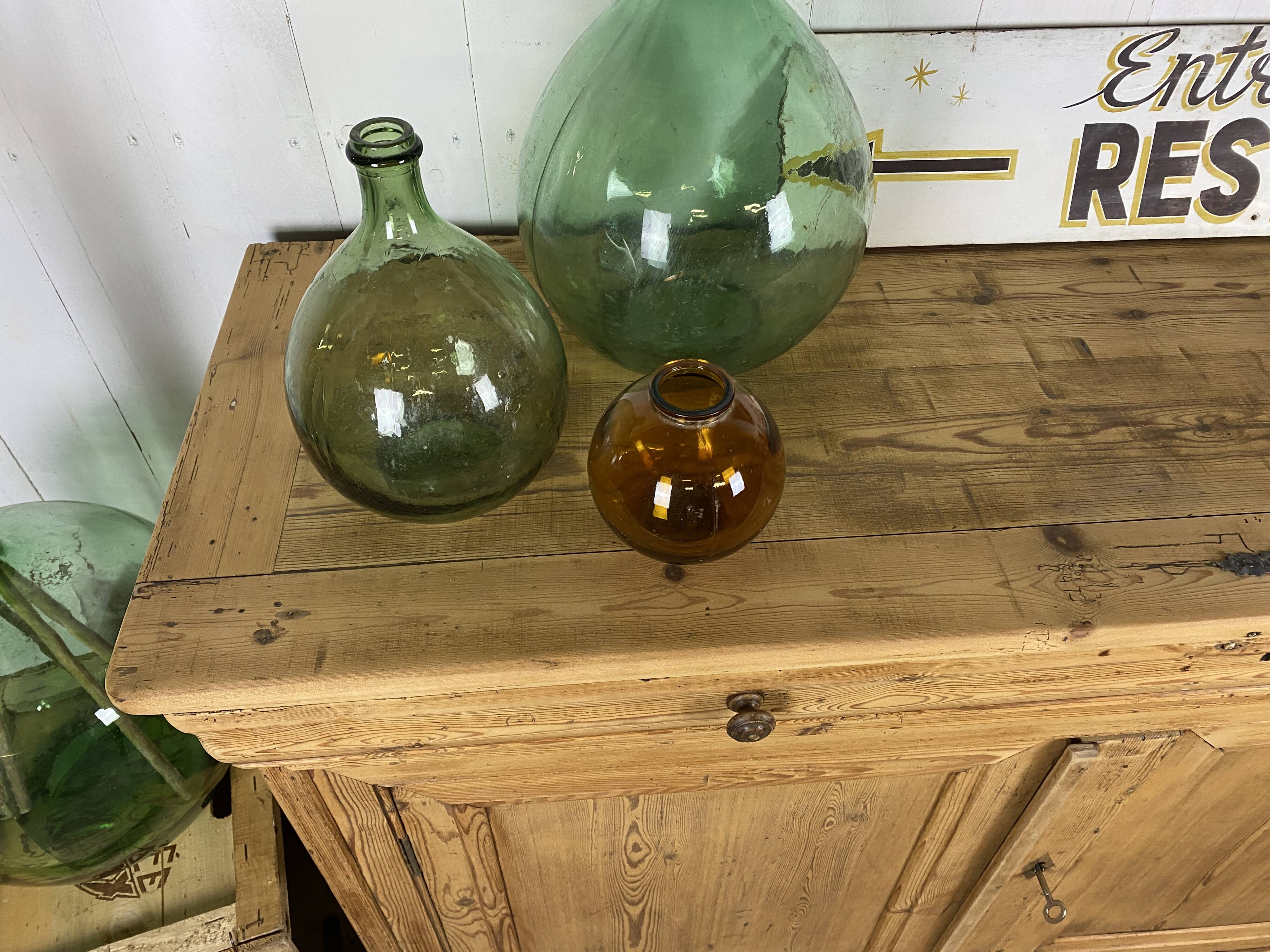 Country buffet in pitchpin