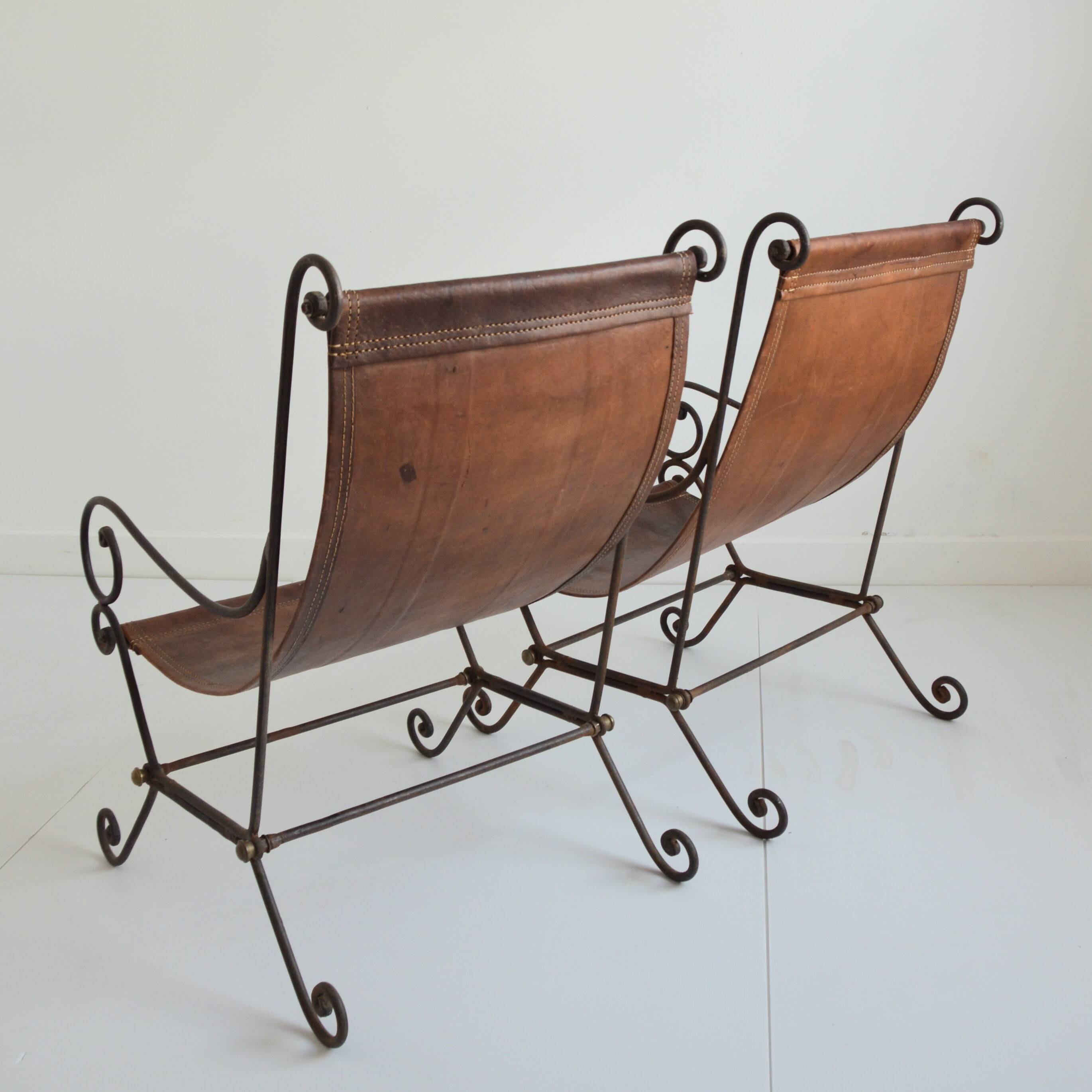 Paire de fauteuils en fer forgé et cuir vintage