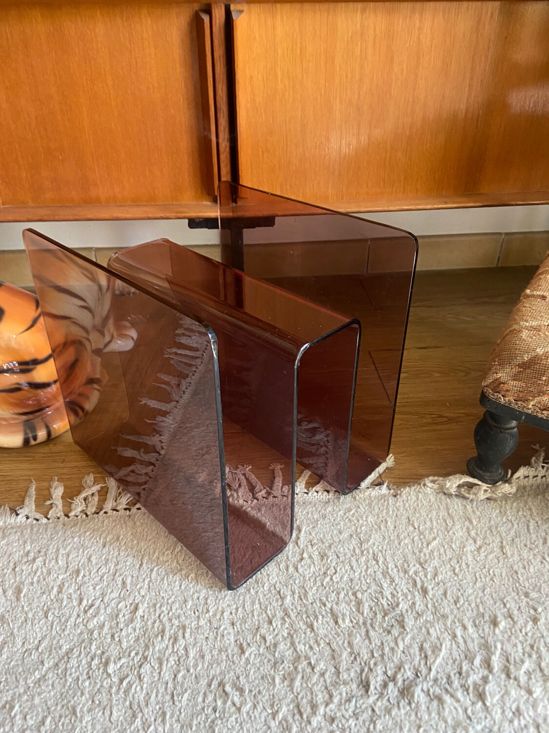 70s magazine rack in altuglas