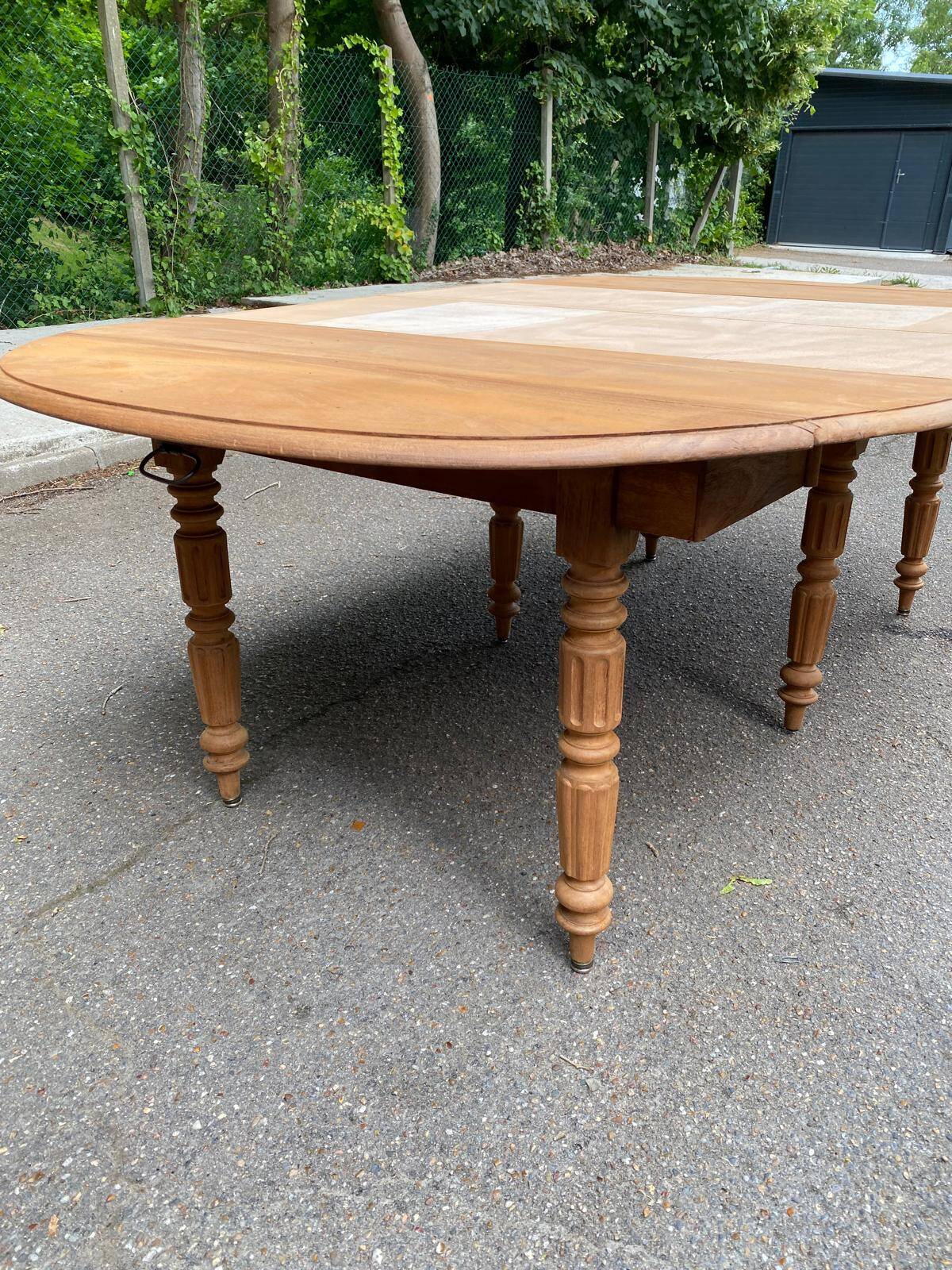 Louis Philippe round extendable dining table refurbished 215cm
