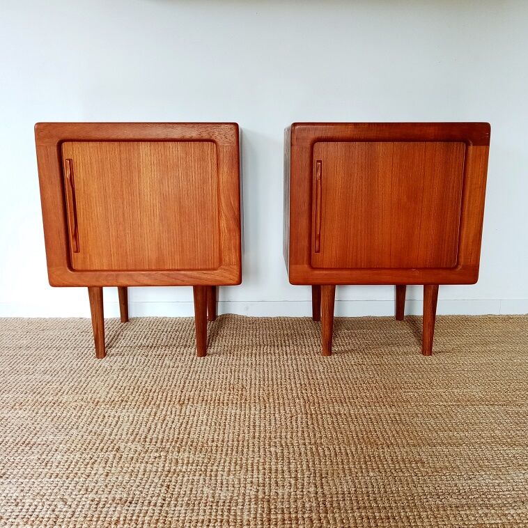 Paire de chevets scandinave en teck à rideau