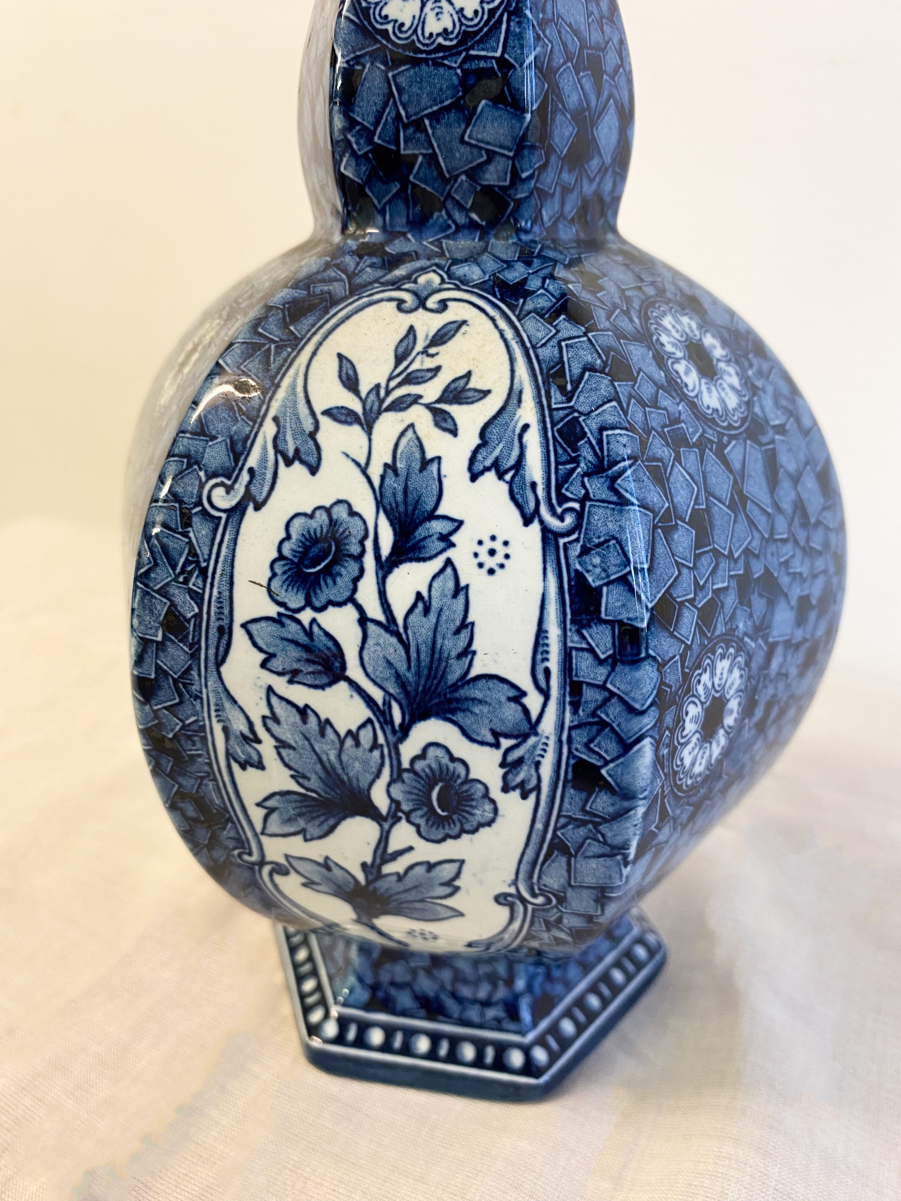 Vase earthenware blue and white floral motifs