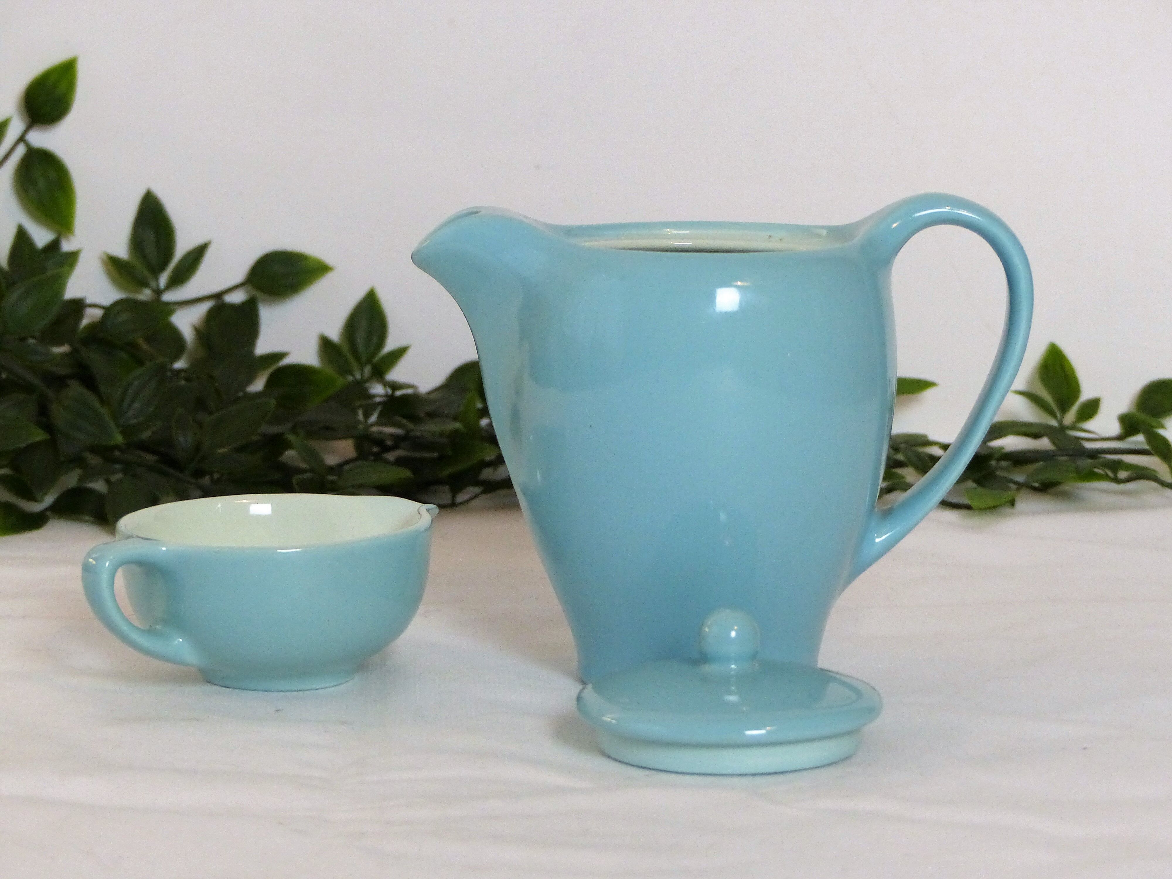 Teapot and its milk pot