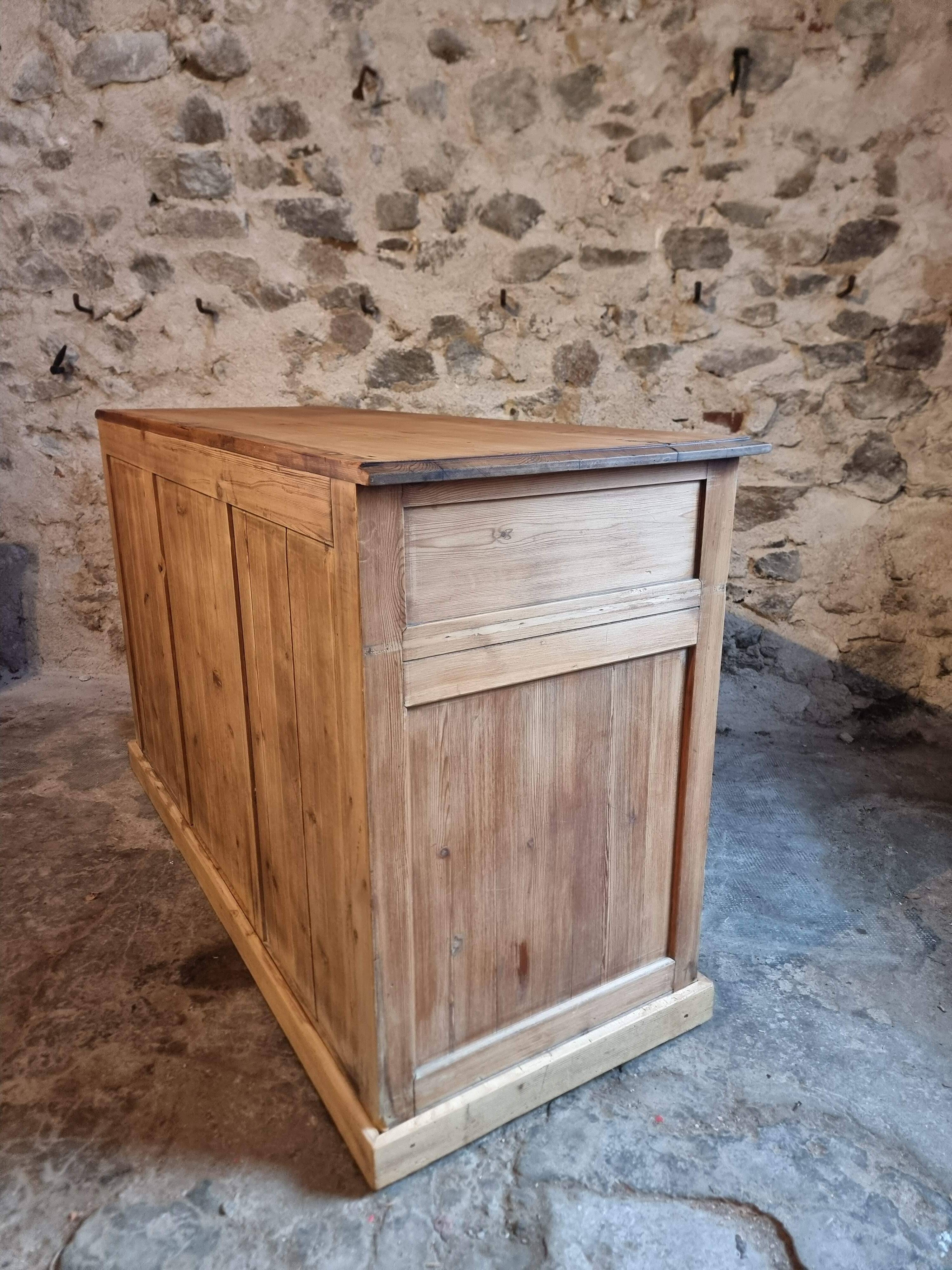 Buffet rustique français années 1920 – Buffet en pin ancien – Îlot de cuisine – Meuble de rangement 3 portes