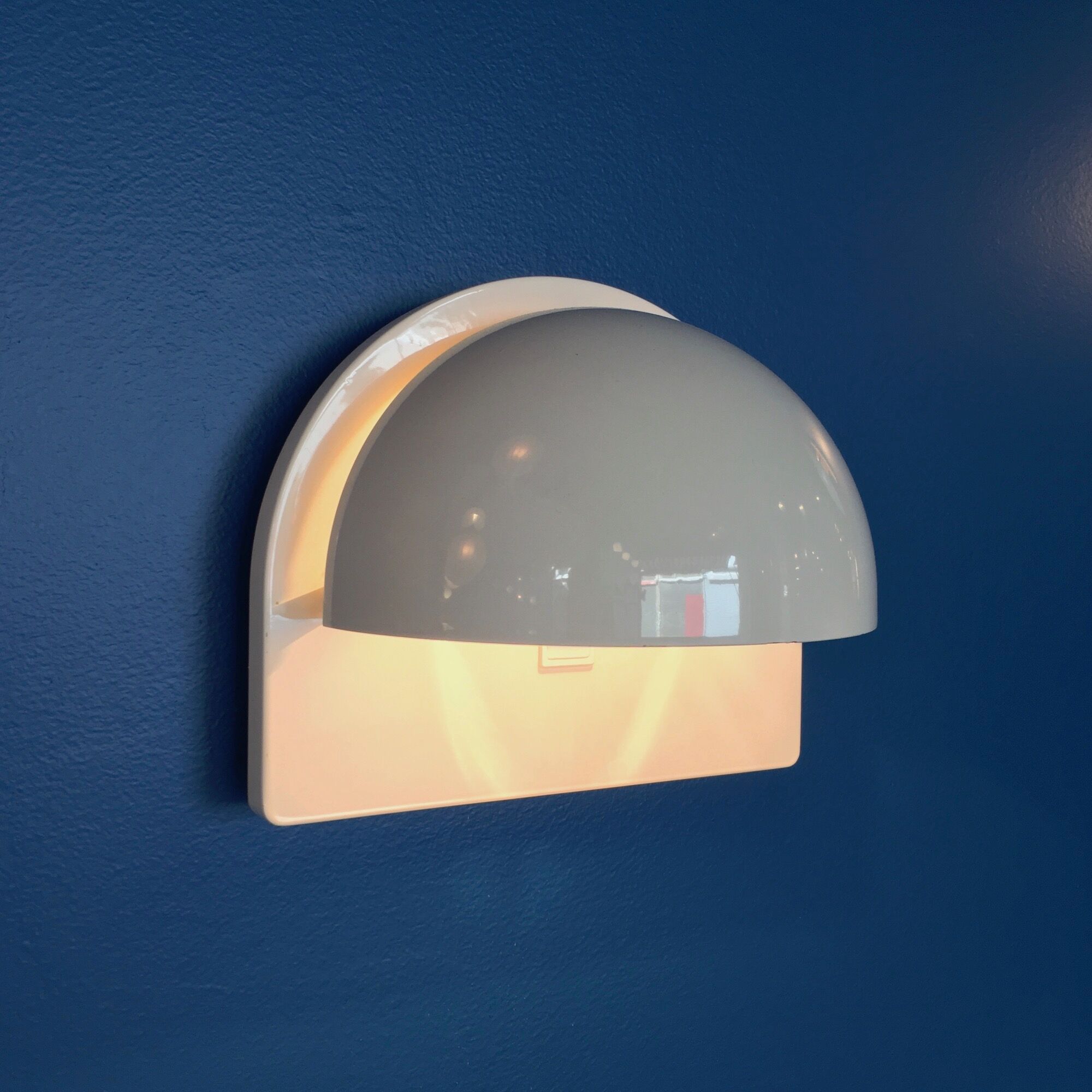 Half-moon wall sconce Louis Poulsen