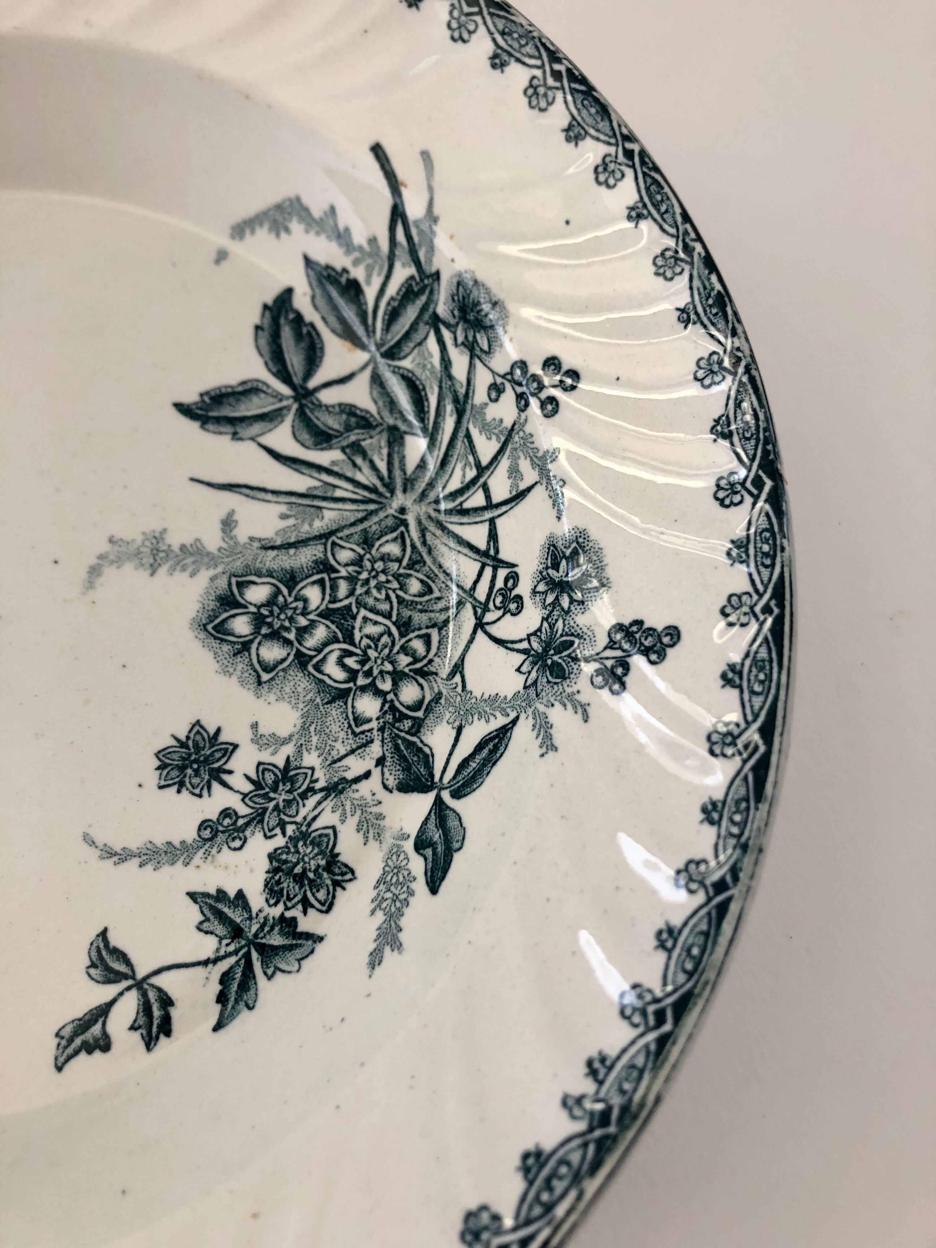 Round dish - Terre de fer Ste Amandinoise - Service Margot