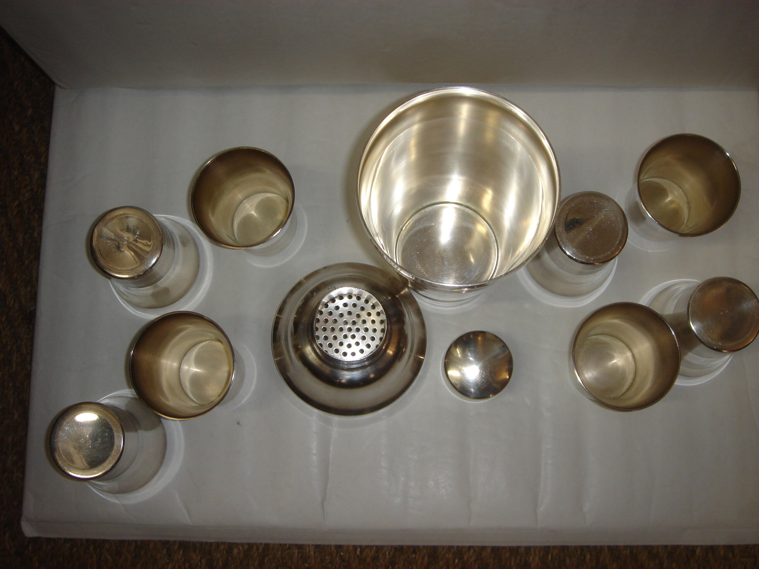 Shaker & 8 cups silver art deco, 1940/50