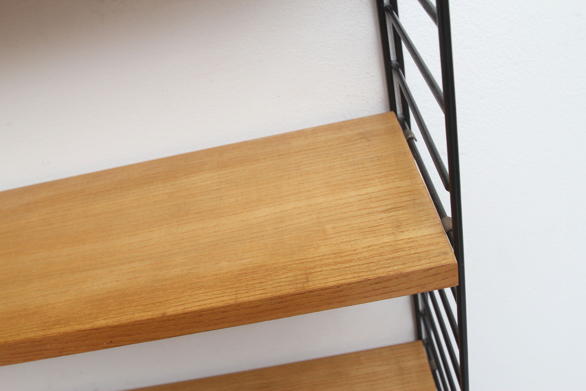 1960s wall uit in ash, nisse strinning for string