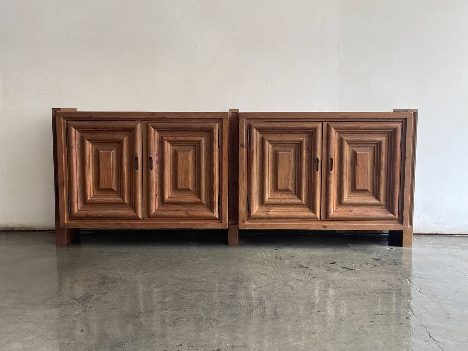Buffet brutaliste, Biosca, bois massif, fabrication artisanale, Espagne