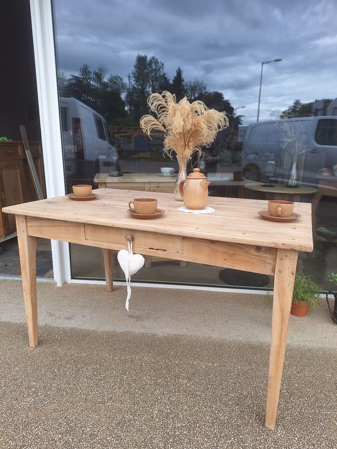 Farm table