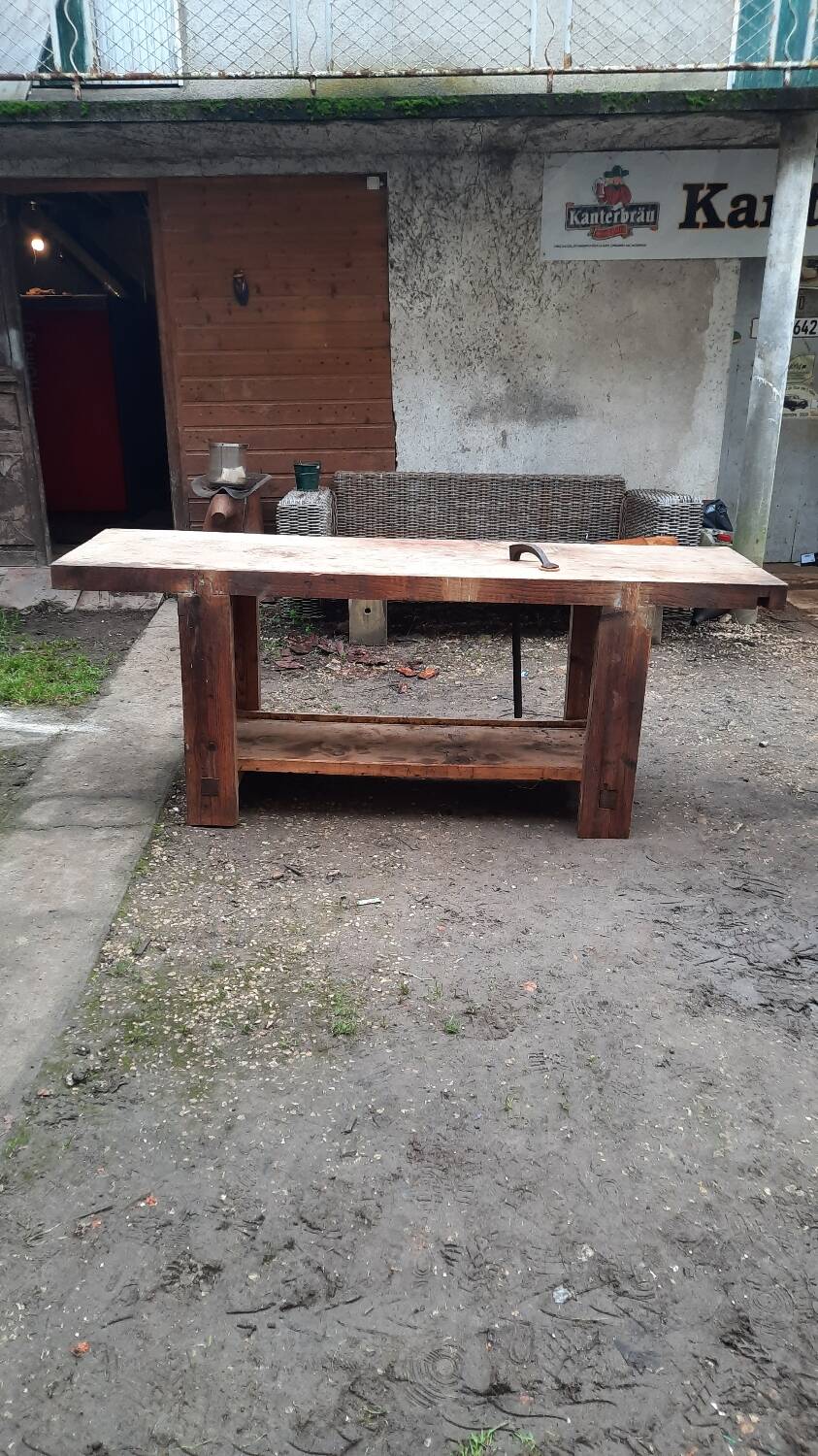 Carpenter's workbench
