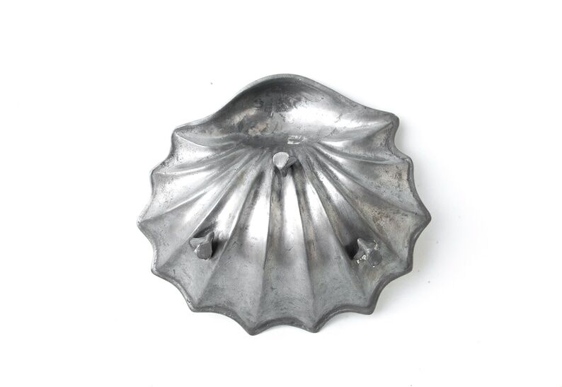 vintage shell dish, tin shell, table décor, pocket empty, tin cup, tin shell