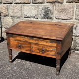 un pupitre écritoire en bois de teck