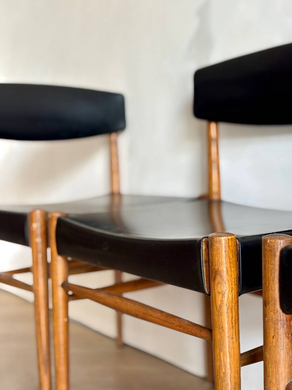 6 Scandinavian chairs