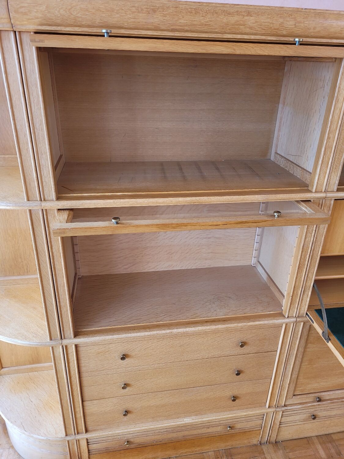 Furniture in MD modules with desk