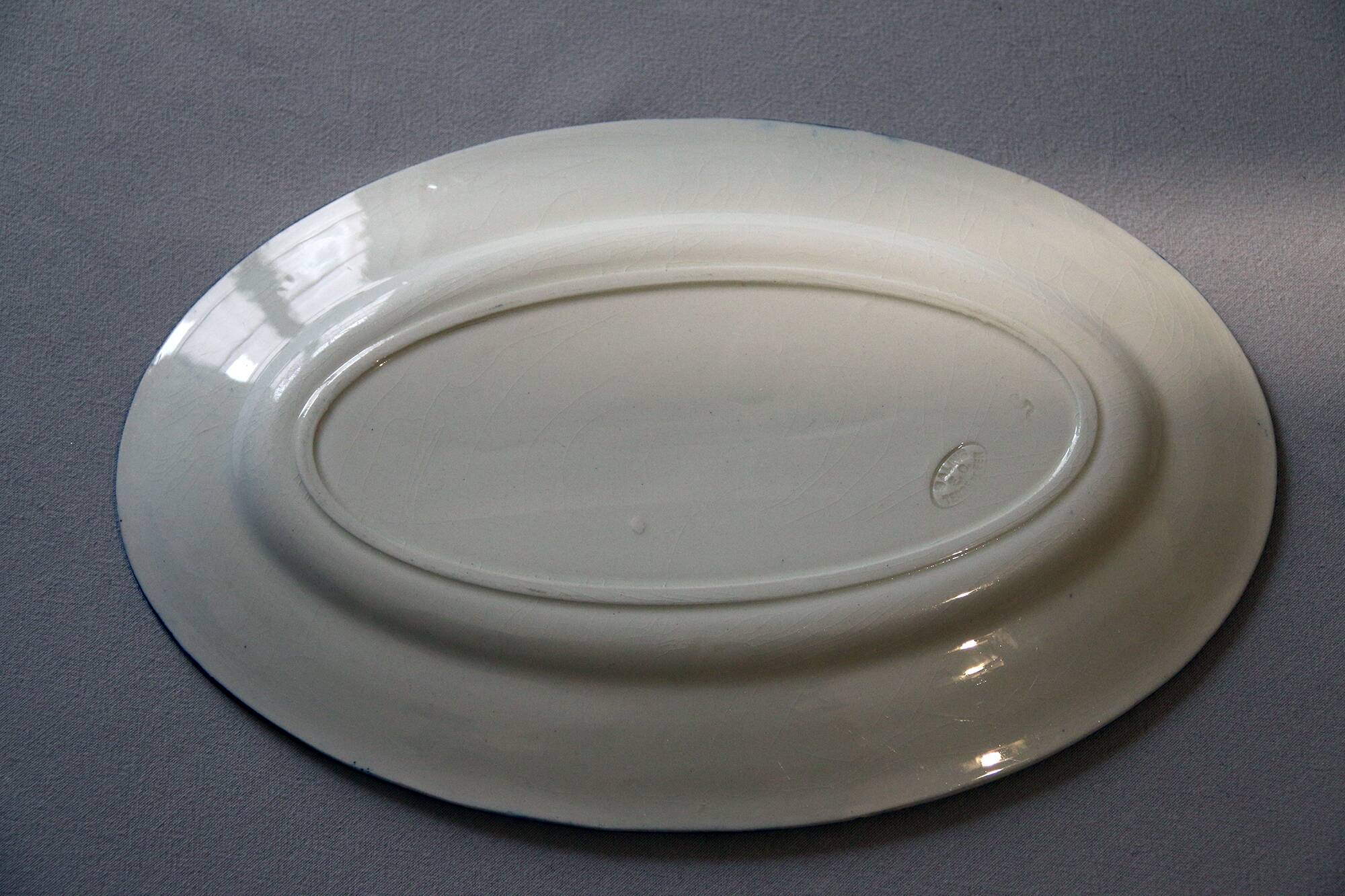 Oval plate Terre de Fer Salins model "Saussure" 37 x 24cm in very good condition.