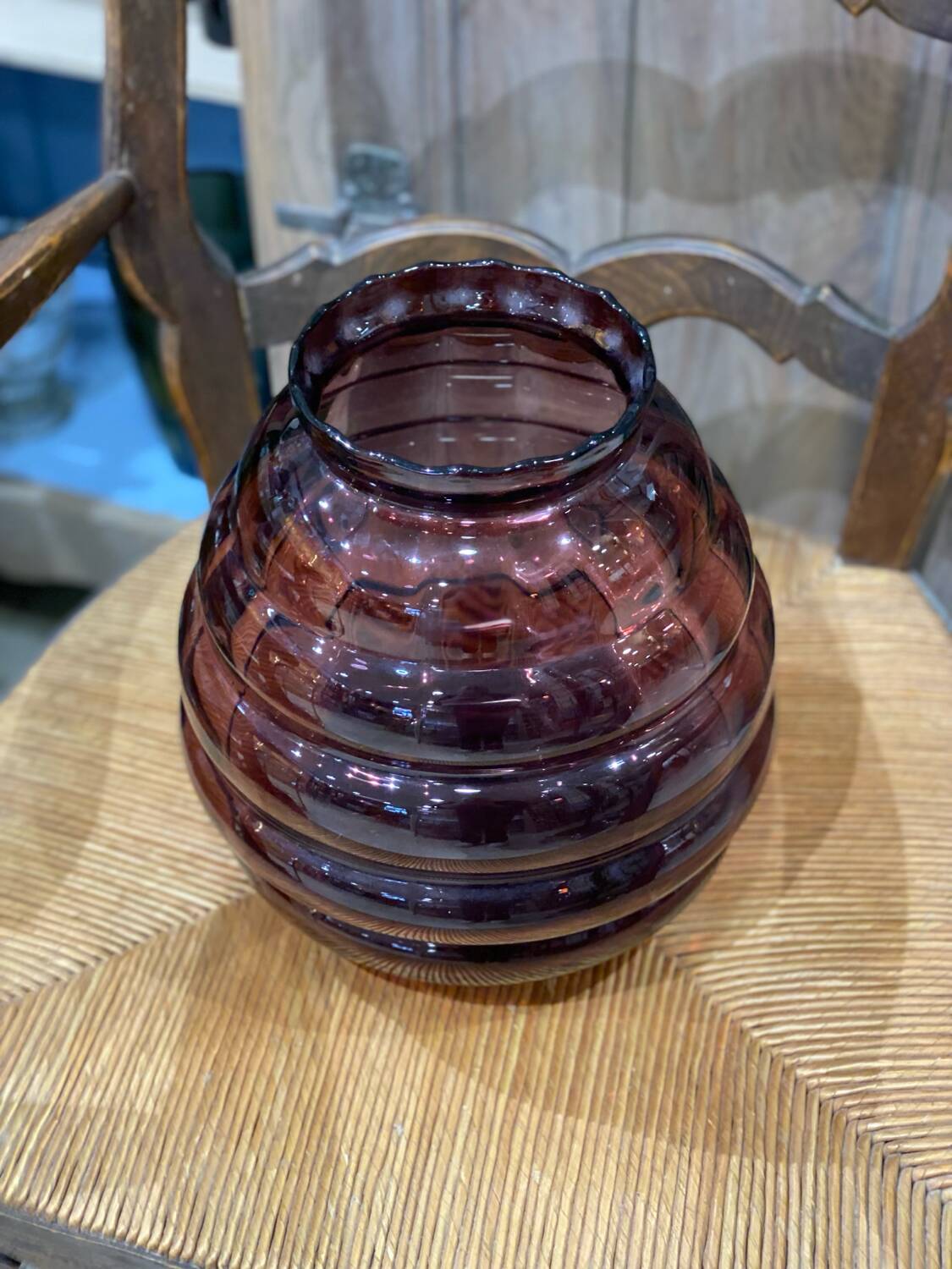 Art Deco vase in purple glass 'Verextrafort'