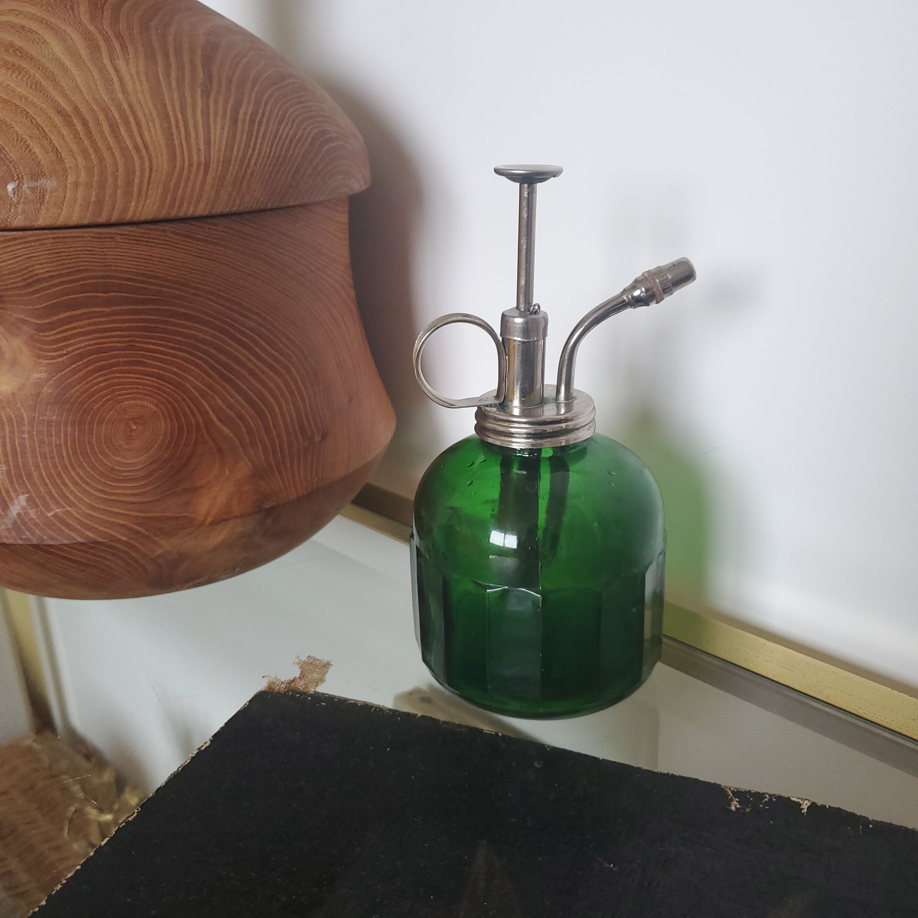 Glass spray bottle