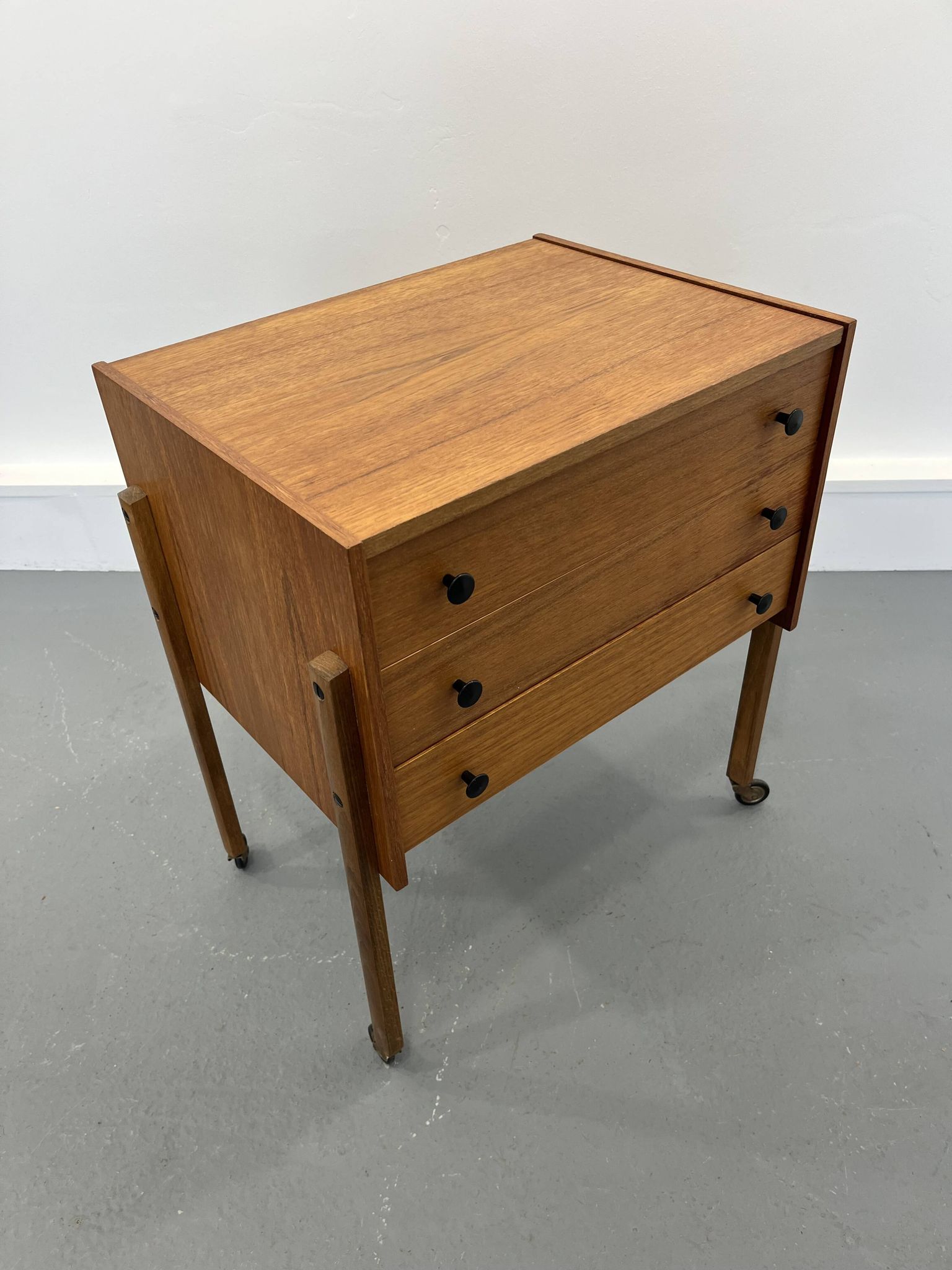 Travailleuse en bois collection de cornes années 1960 scandinaves