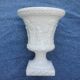 Vase médicis en faïence blanche à décor de scènes champêtres