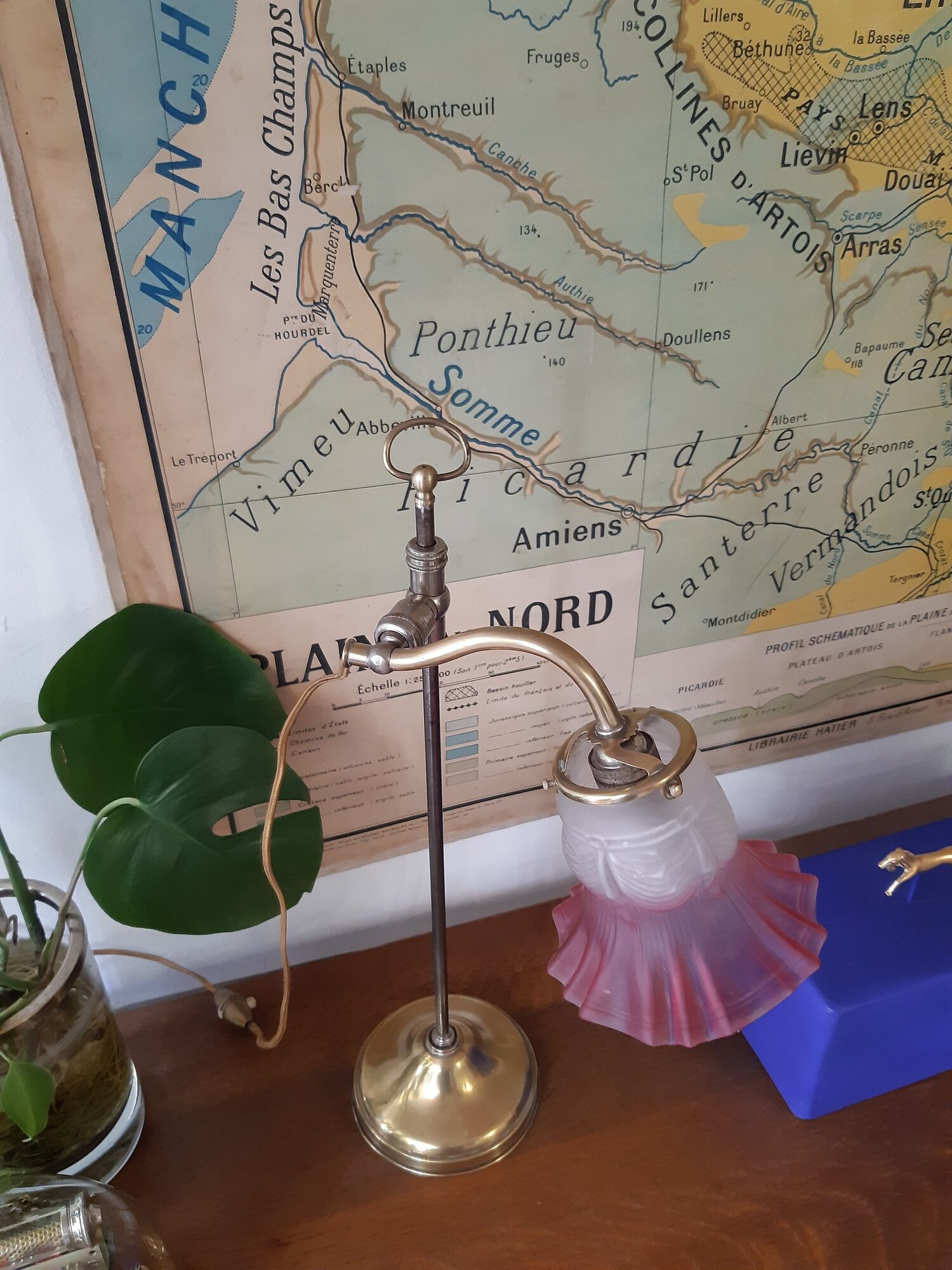 Old lamp to lay in gilded brass, arms collar of articulated swan